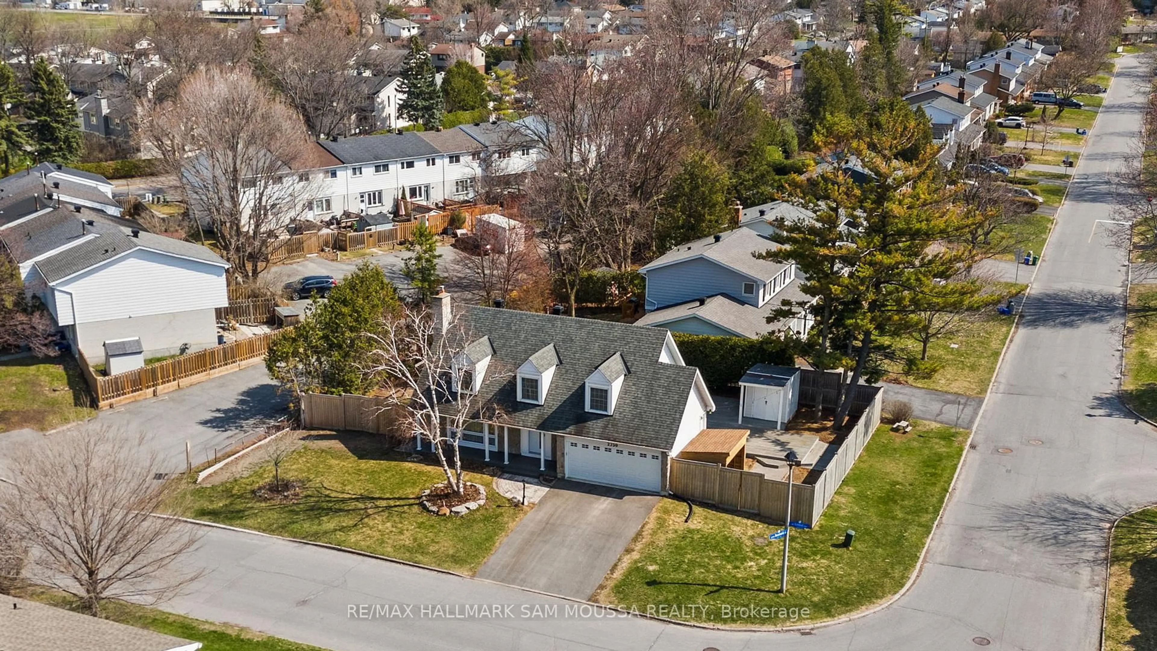 A pic from outside/outdoor area/front of a property/back of a property/a pic from drone, street for 2750 Consul Ave, Nepean Ontario K2H 7H7