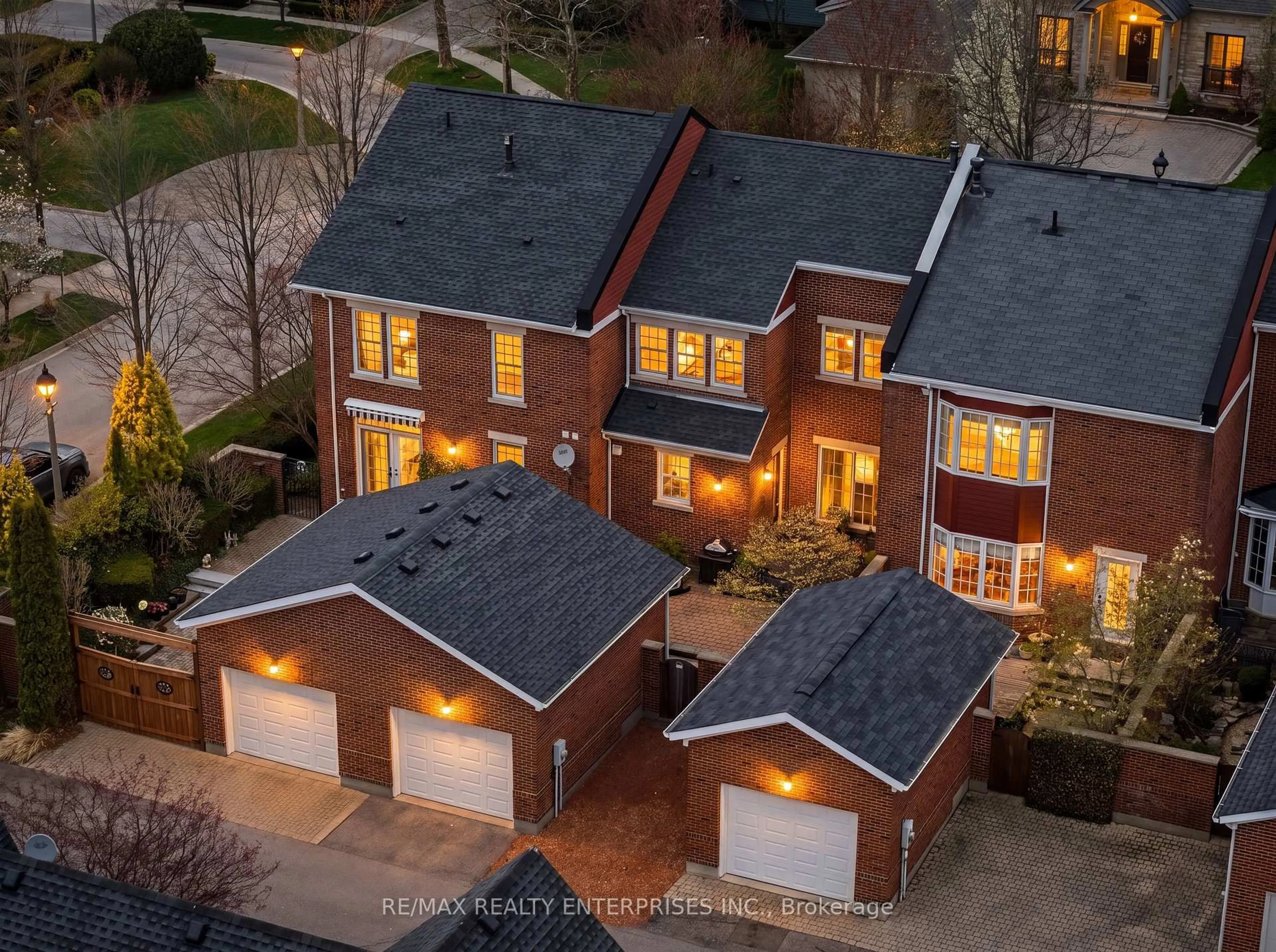 A pic from outside/outdoor area/front of a property/back of a property/a pic from drone, street for 47B GARRISON VILLAGE Dr, Niagara-on-the-Lake Ontario L0S 1J0