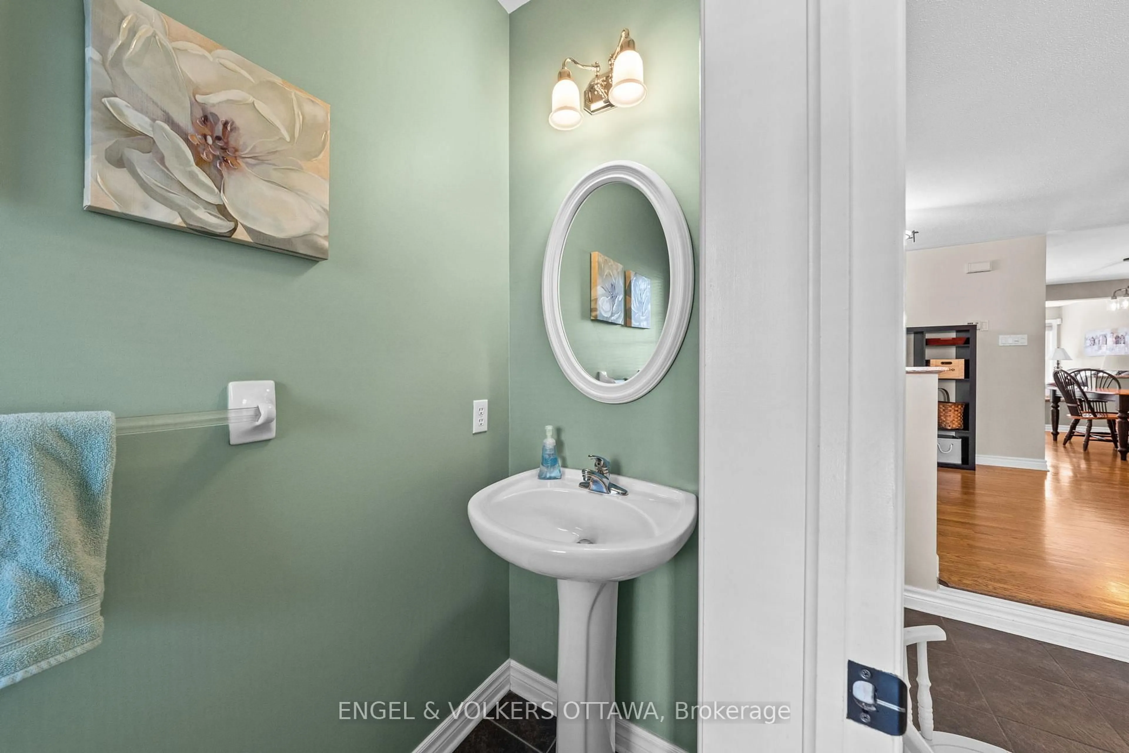 Standard bathroom, ceramic/tile floor for 232 Deerfox Dr, Ottawa Ontario K2J 4Z2
