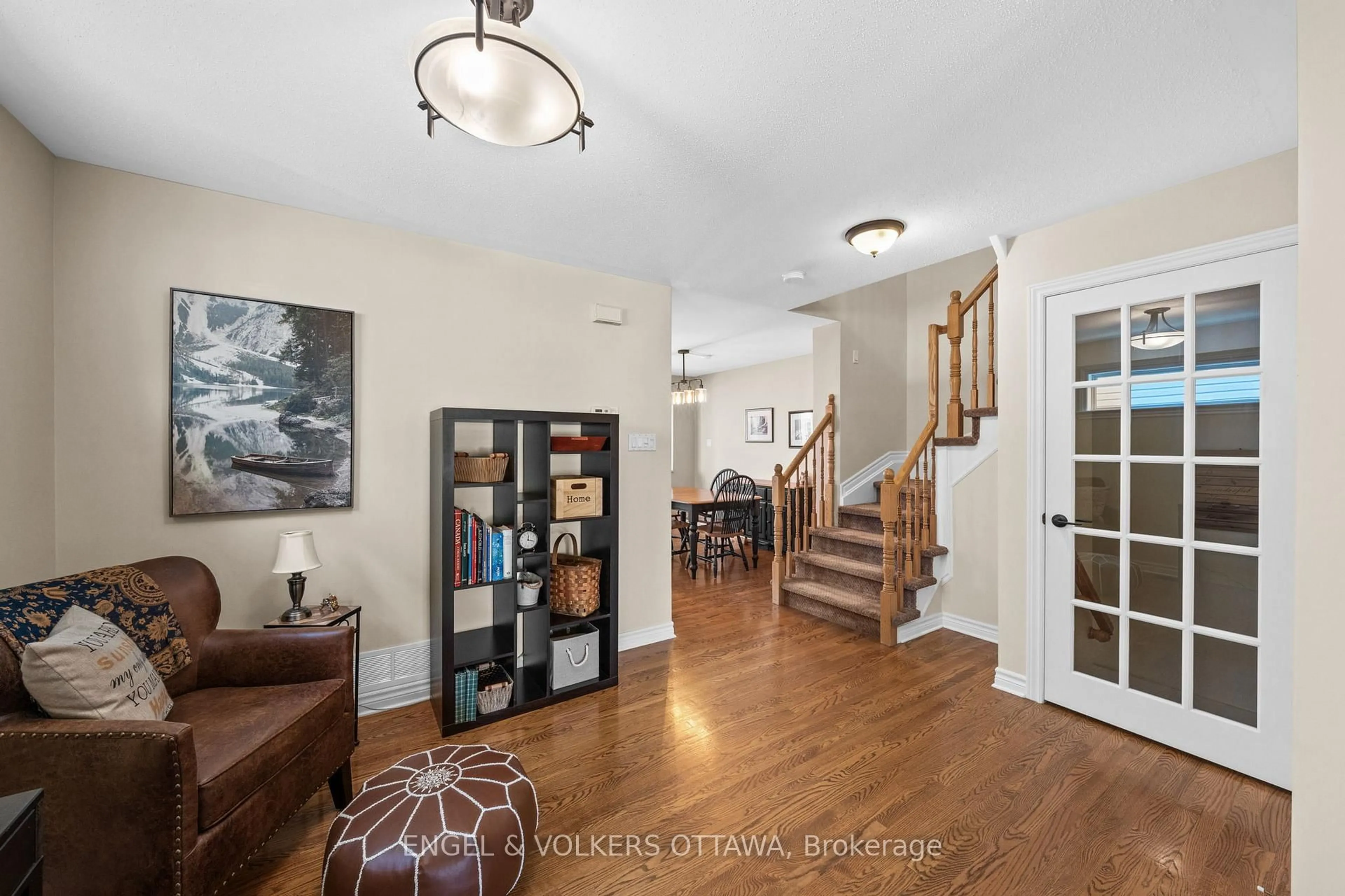 Indoor entryway for 232 Deerfox Dr, Ottawa Ontario K2J 4Z2