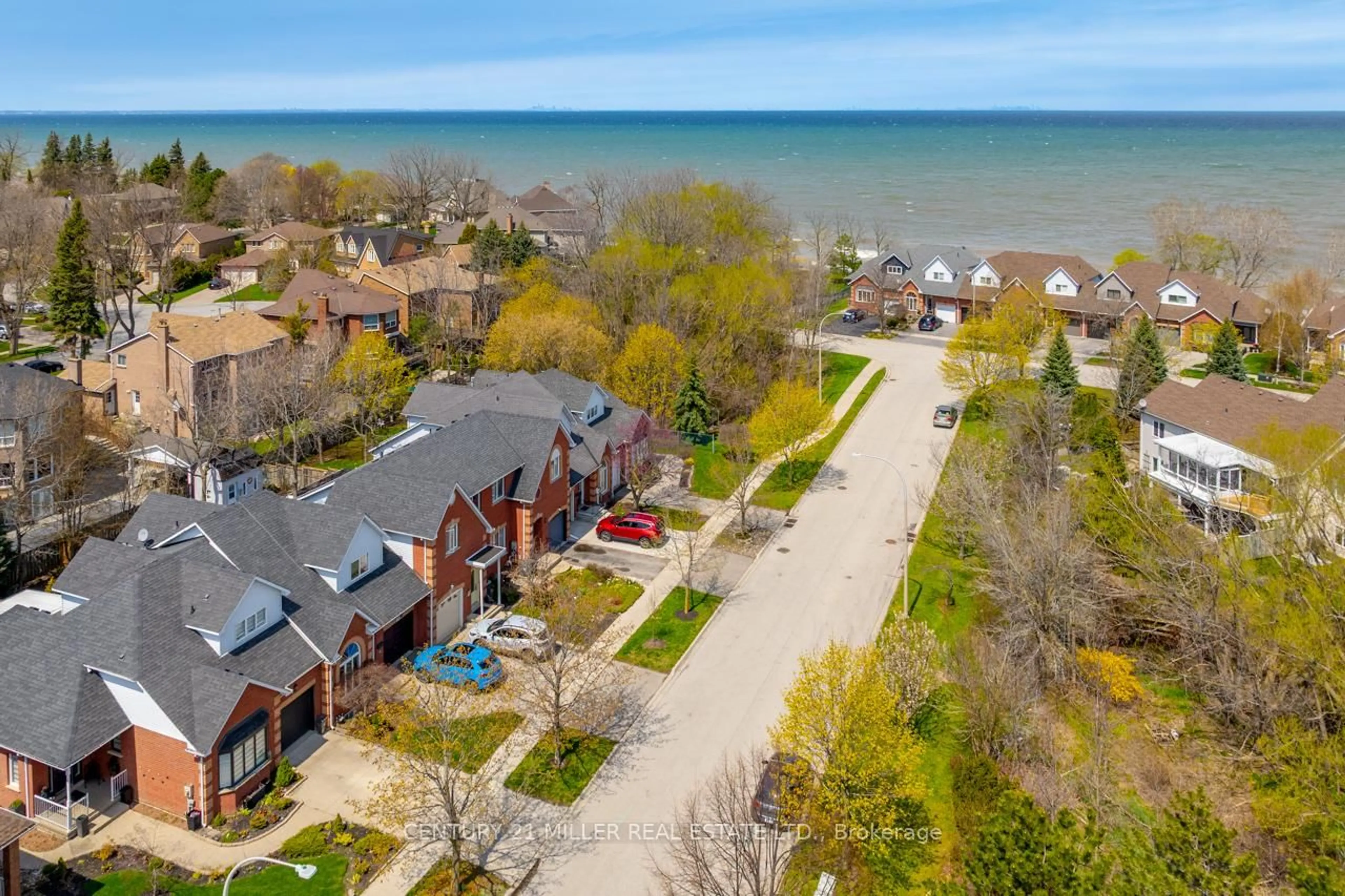 A pic from outside/outdoor area/front of a property/back of a property/a pic from drone, water/lake/river/ocean view for 70 Morrison Cres, Grimsby Ontario L3M 5K5