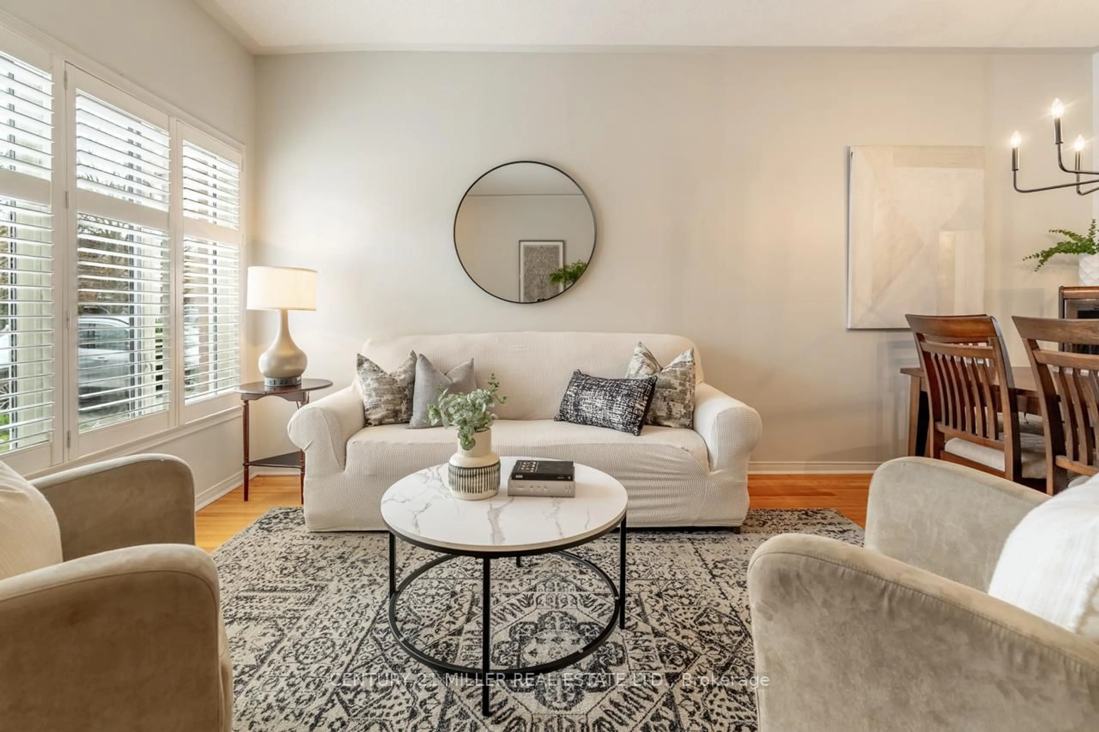 Living room with furniture, unknown for 70 Morrison Cres, Grimsby Ontario L3M 5K5