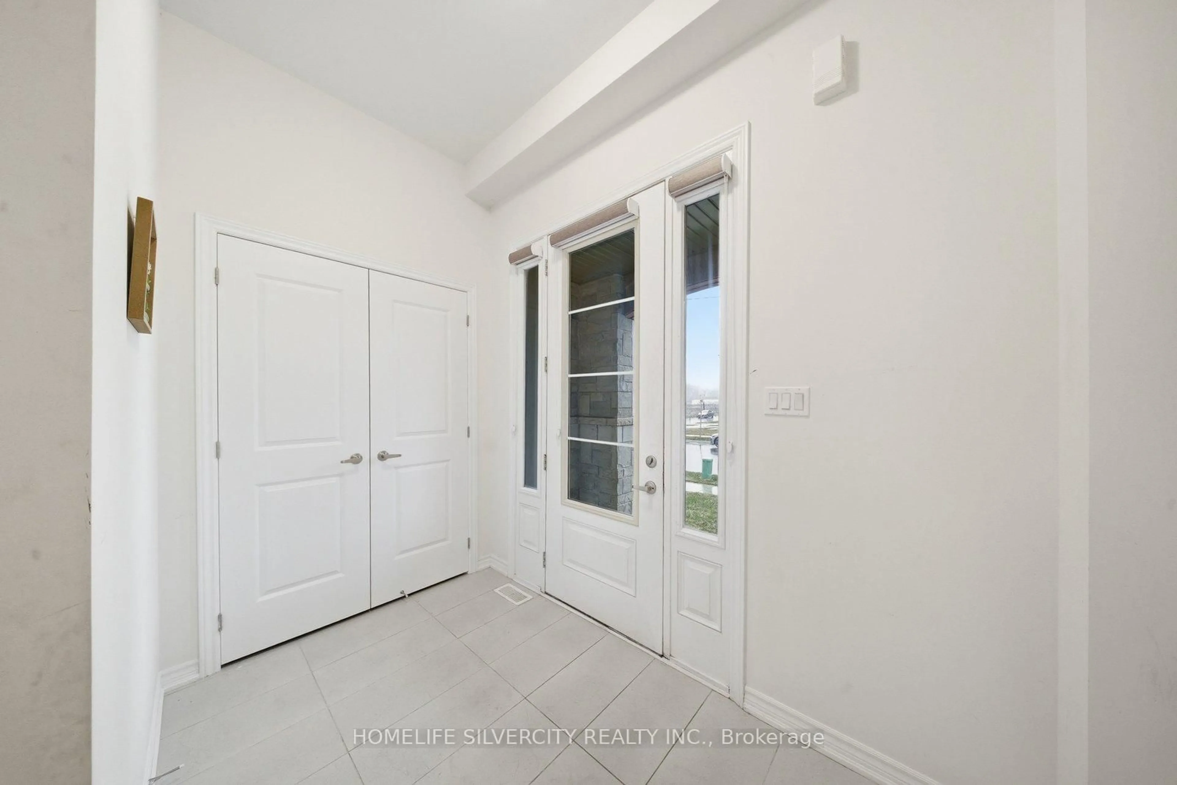 Indoor entryway for 1 Dore Dr, Brantford Ontario N3T 0X6