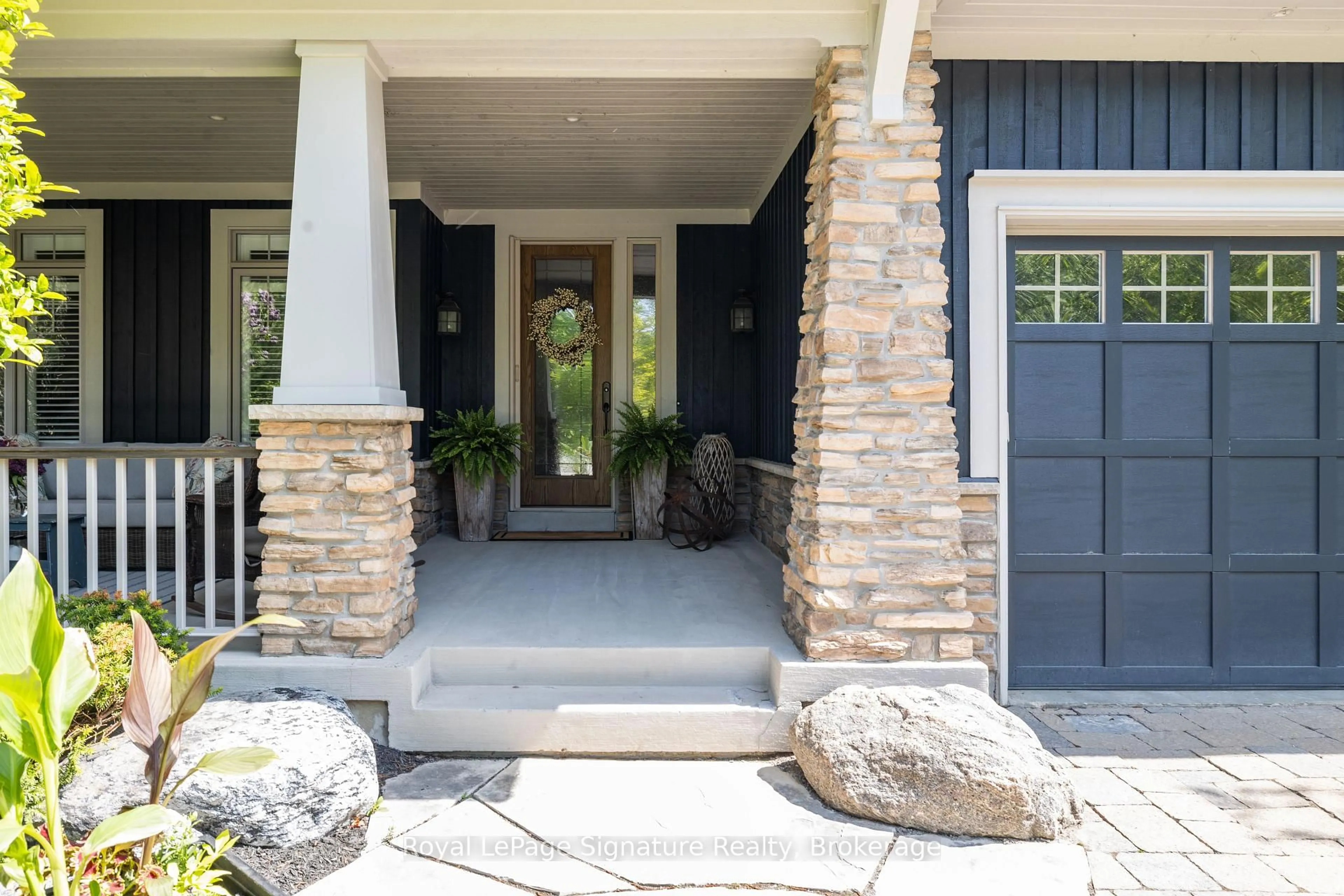 Indoor entryway for 149 East Ridge Dr, Blue Mountains Ontario N0H 2P0