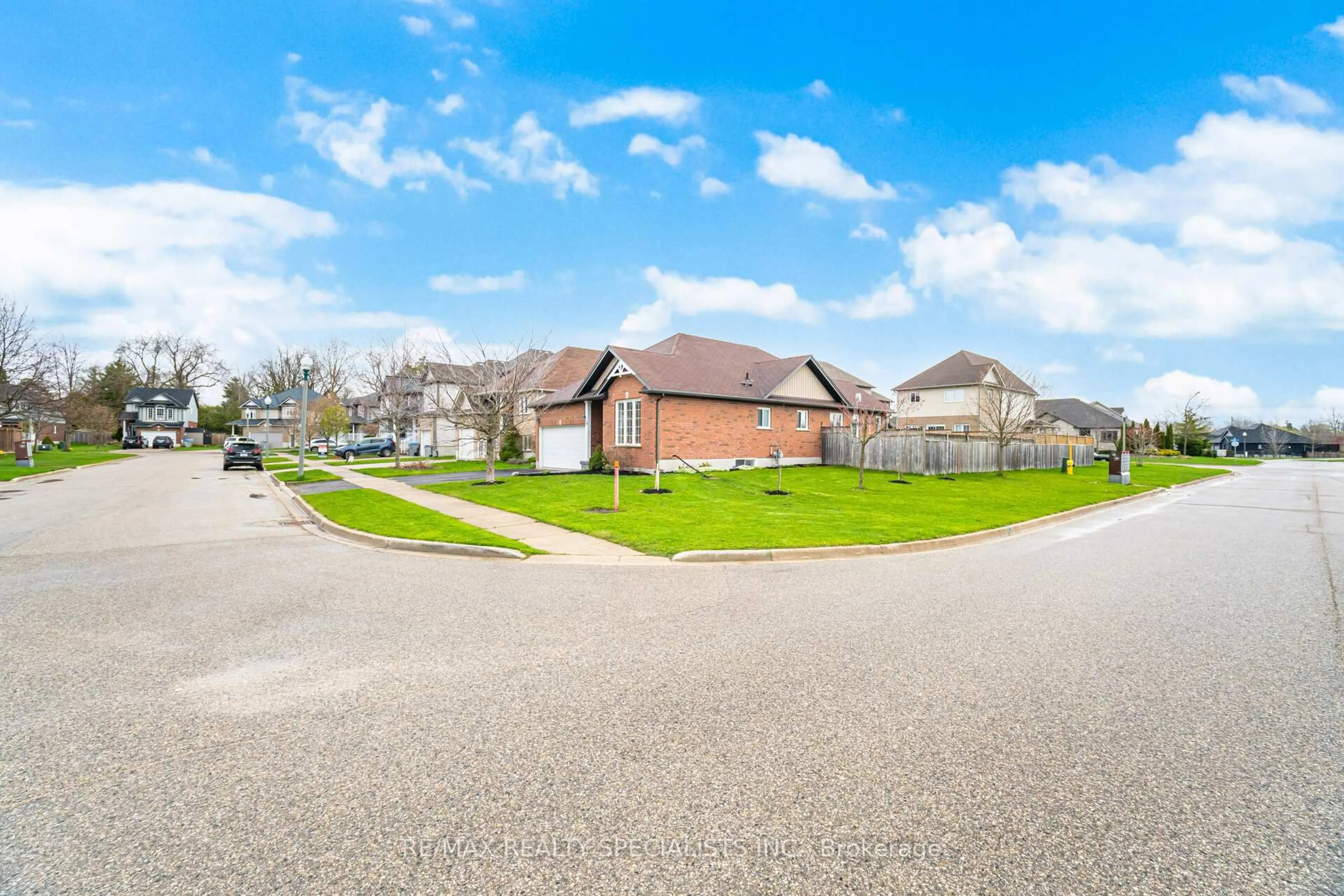 A pic from outside/outdoor area/front of a property/back of a property/a pic from drone, street for 650 Reid Cres, North Perth Ontario N4W 0A1