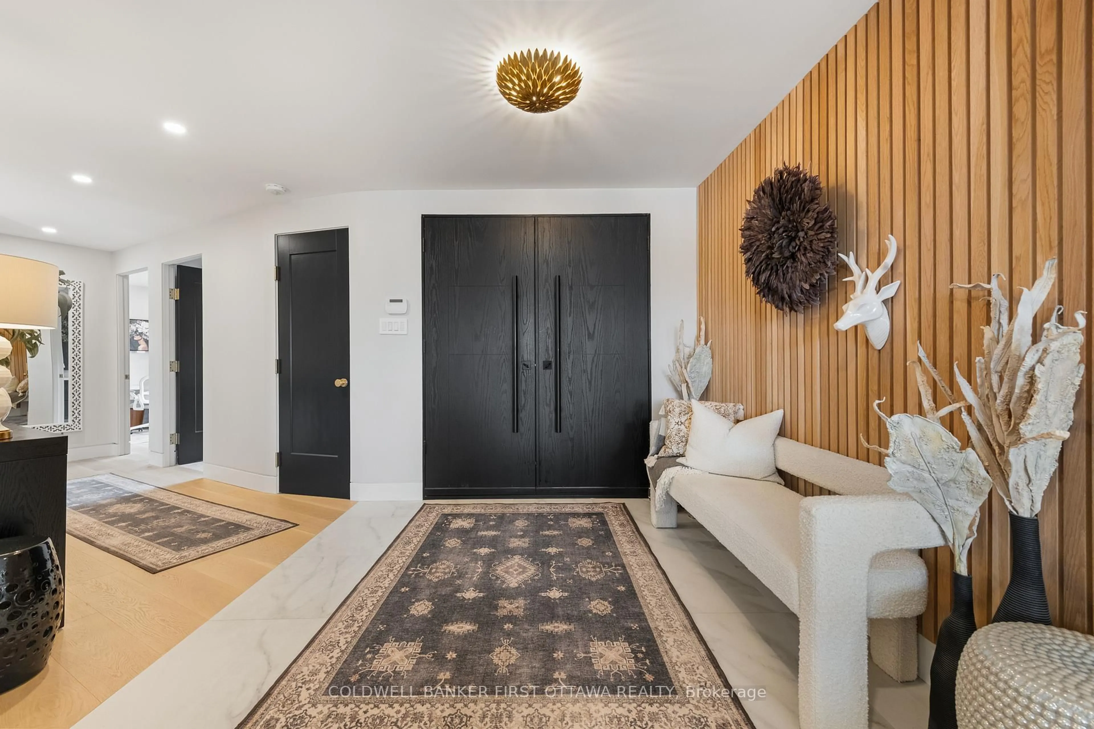 Indoor entryway for 1060 River Rd, Ottawa Ontario K4M 1B4