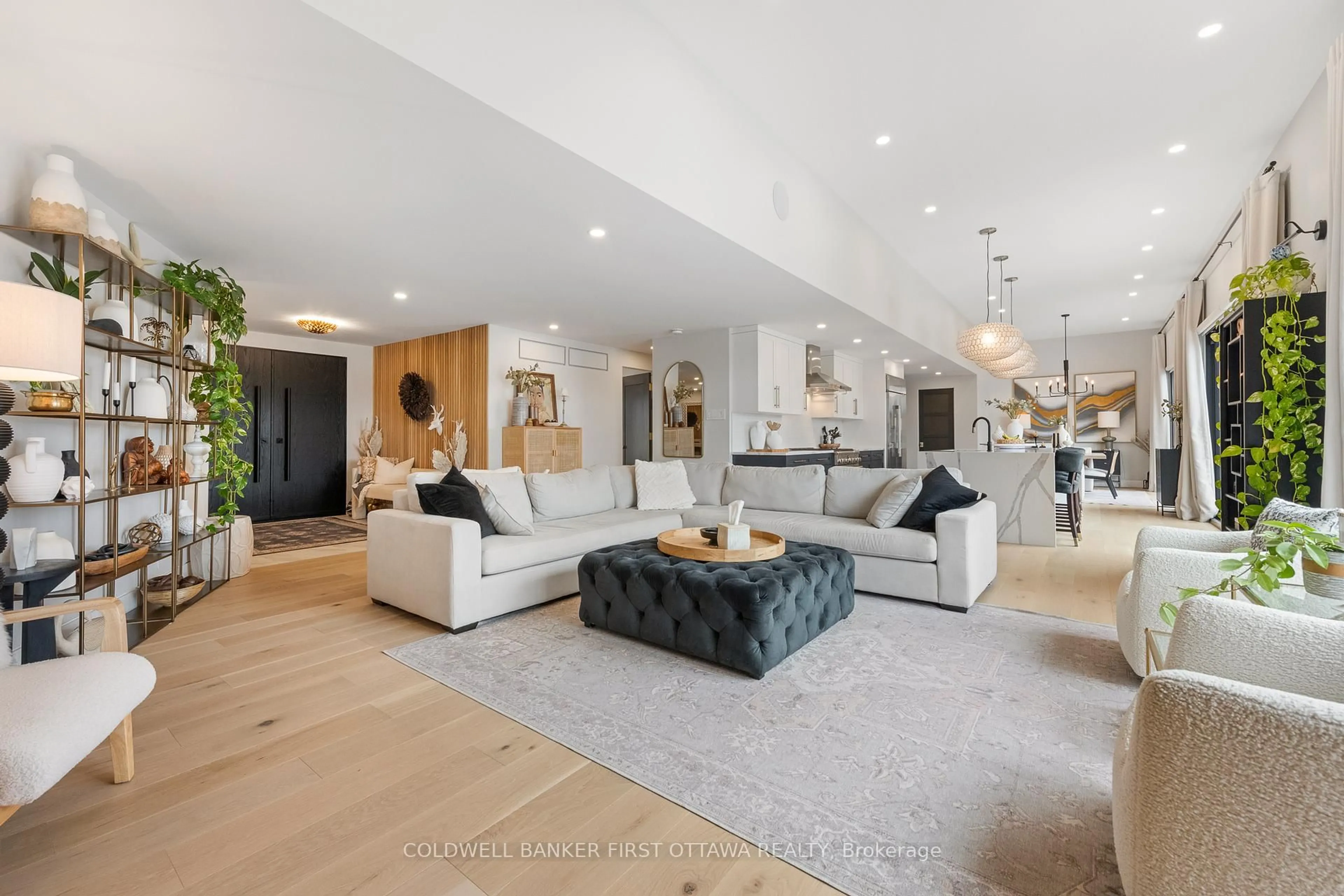 Living room with furniture, unknown for 1060 River Rd, Ottawa Ontario K4M 1B4