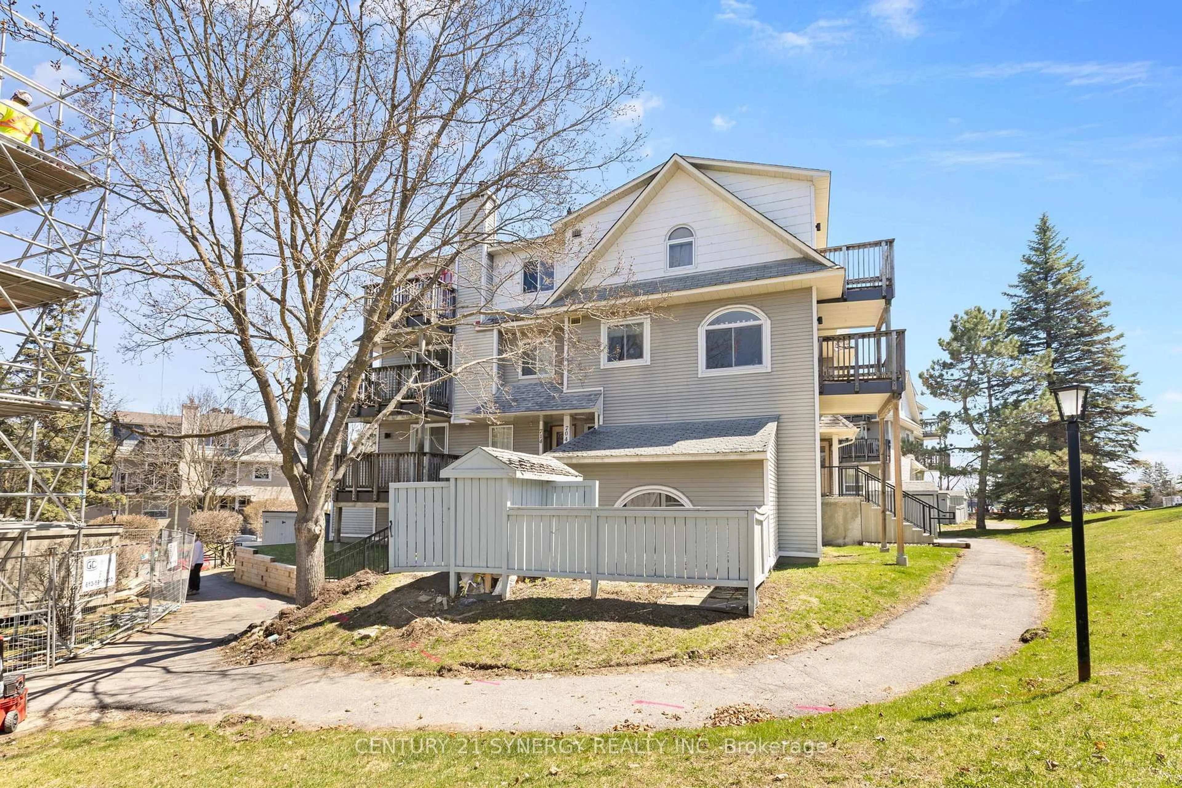 Patio, water/lake/river/ocean view for 714 Tanguay Crt, Kanata Ontario K2L 3X2