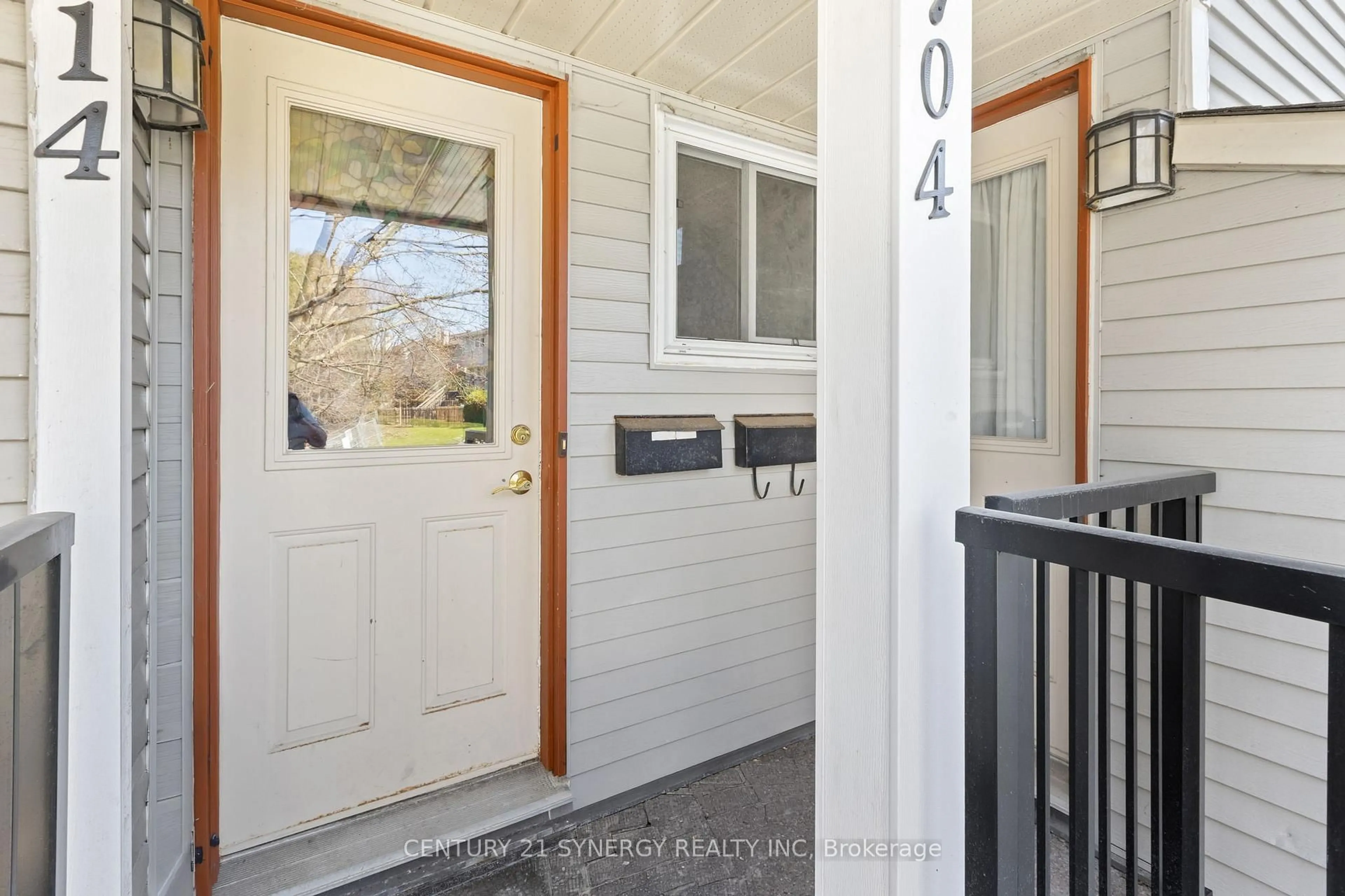 Indoor entryway for 714 Tanguay Crt, Kanata Ontario K2L 3X2