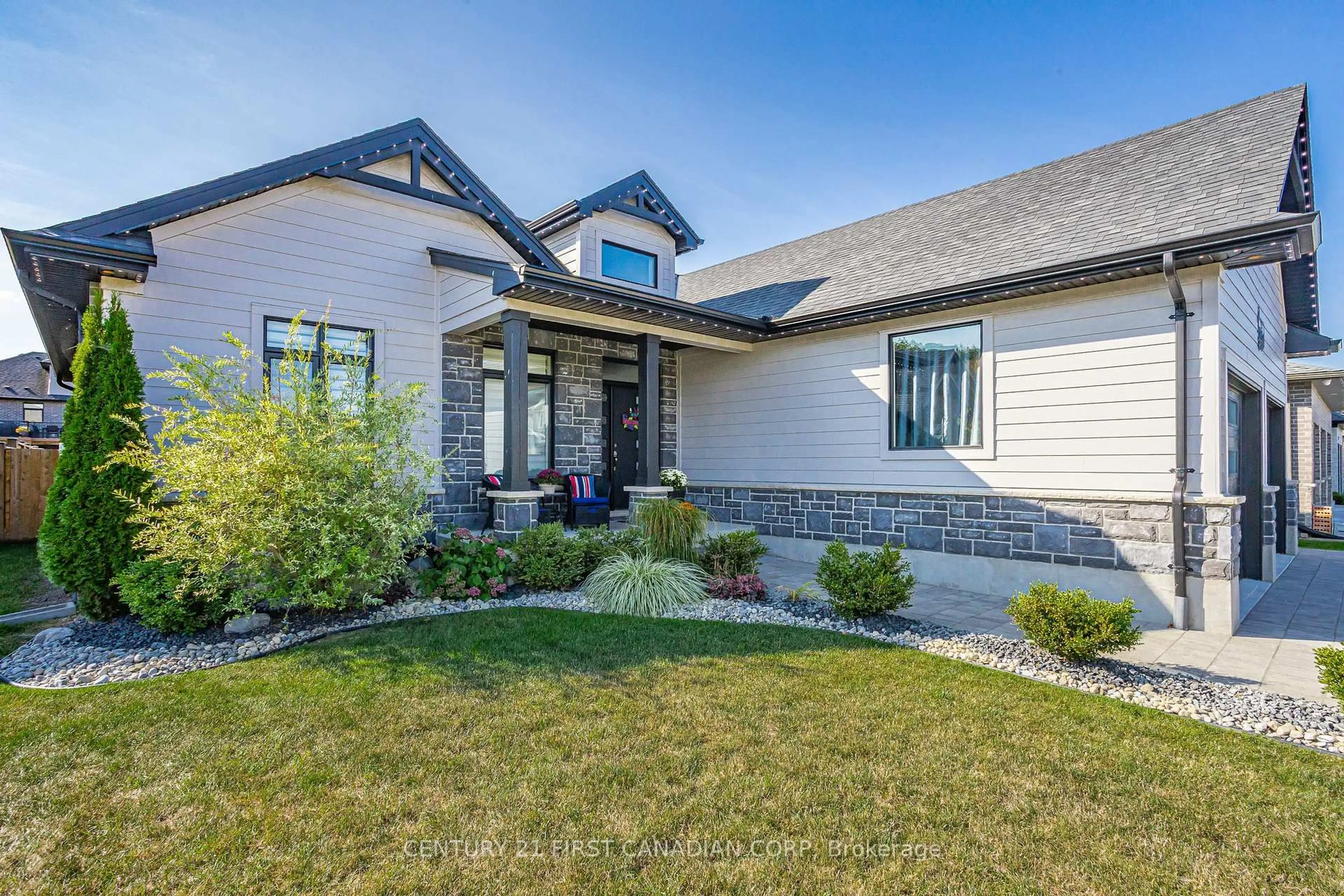 Home with vinyl exterior material, street for 31 Violet Crt, Middlesex Centre Ontario N0M 2A0