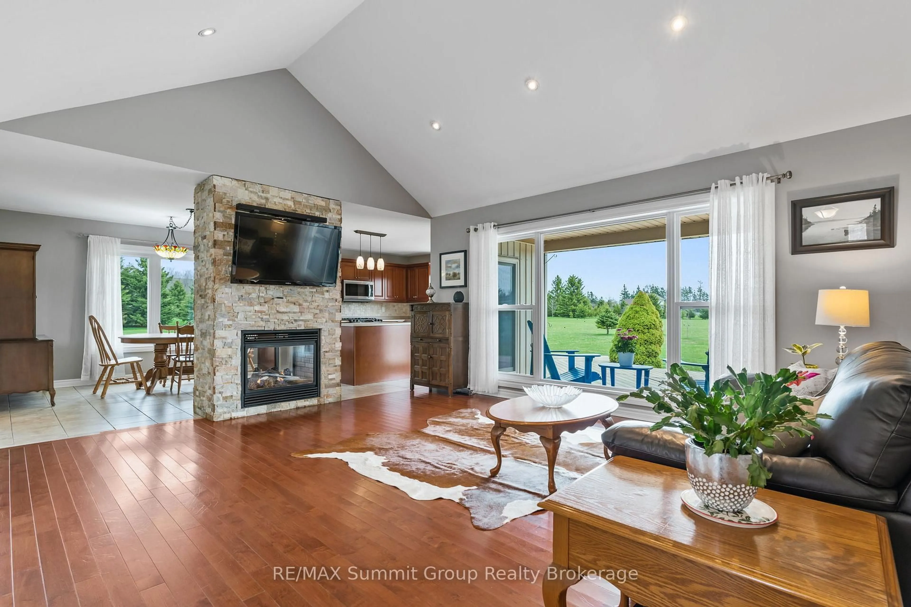 Open concept kitchen, unknown for 15 Mount Haven Cres, East Luther Grand Valley Ontario L9W 5Y9