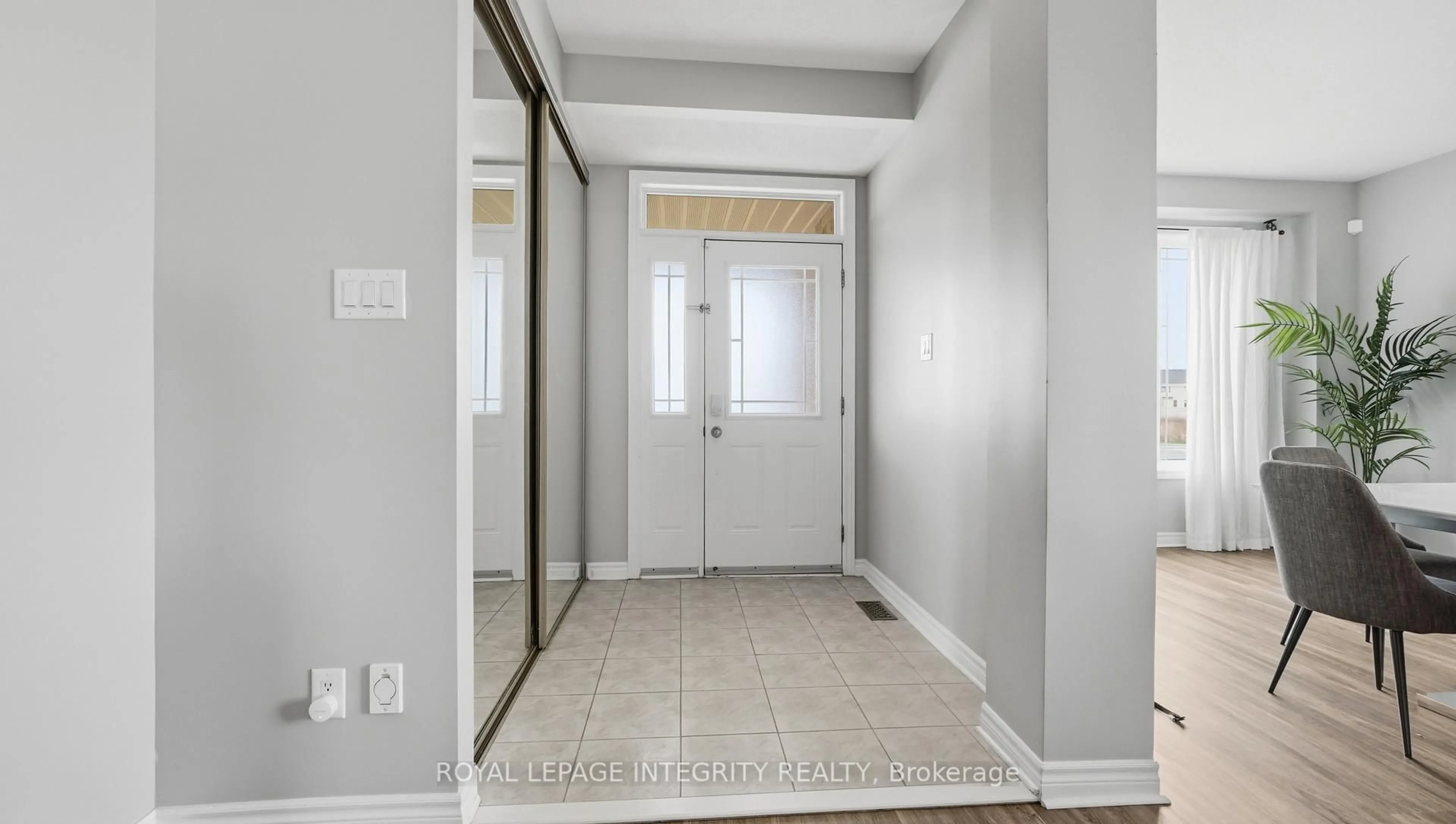 Indoor entryway for 75 WHERNSIDE Terr, Ottawa Ontario K2W 0C7