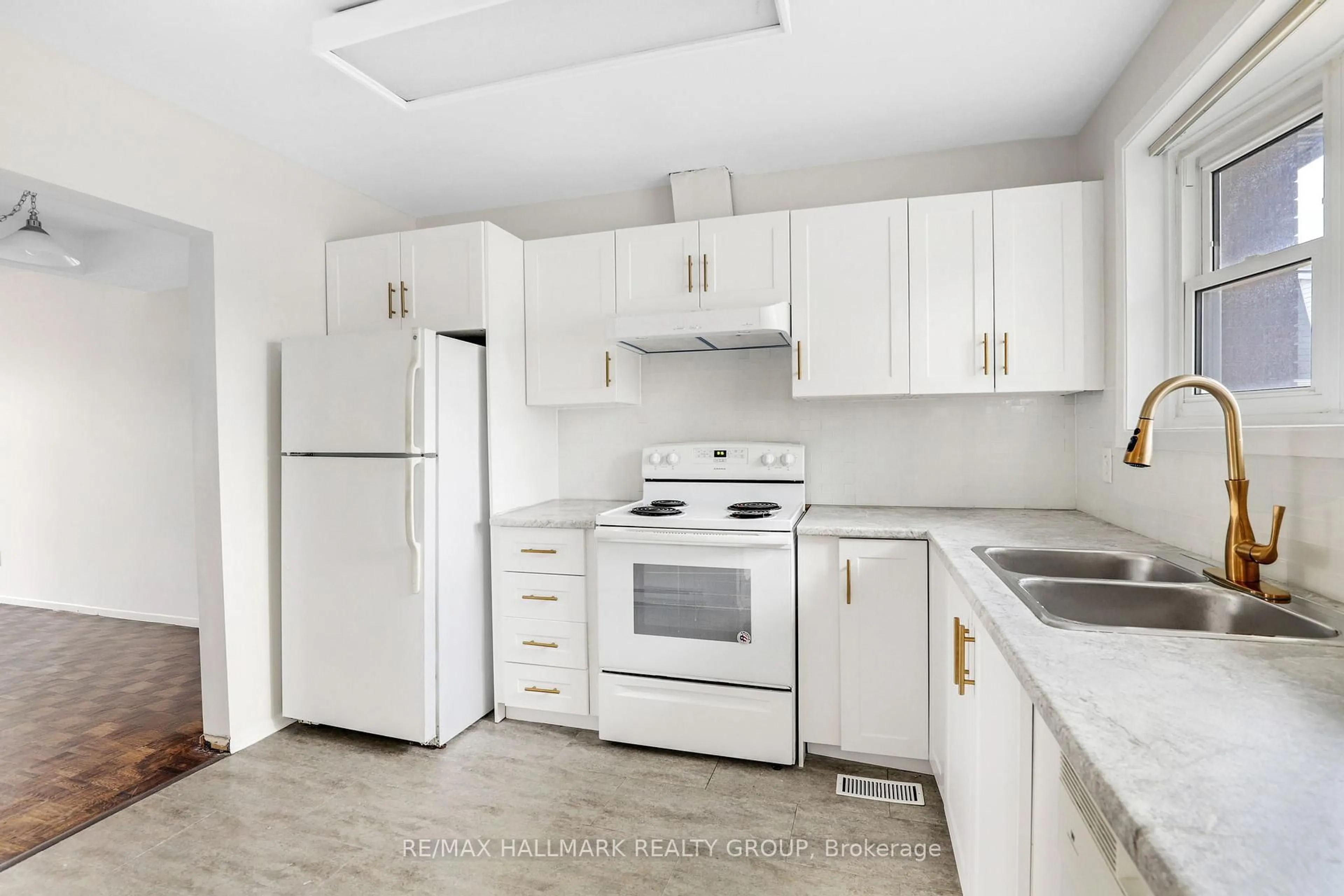 Standard kitchen, unknown for 920 Dynes Rd #44, Ottawa Ontario K2C 0G8