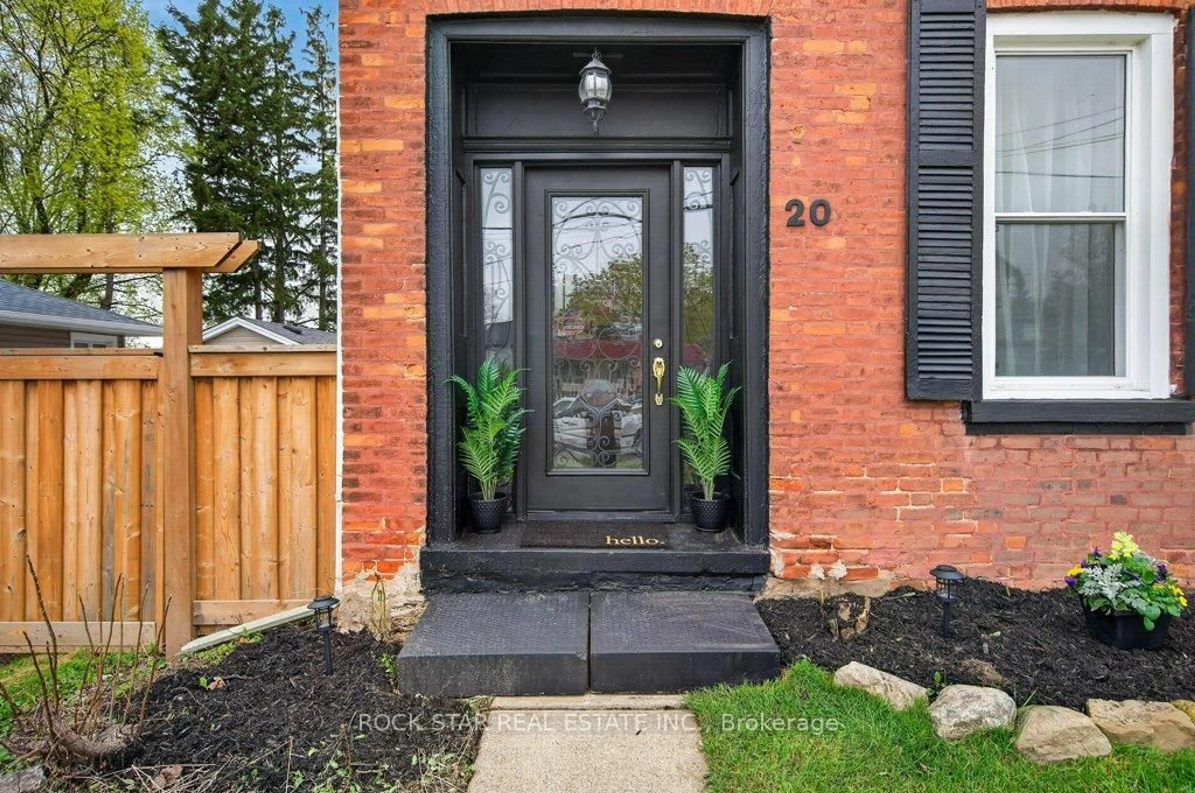Indoor entryway for 20 Wigton St, Haldimand Ontario N3W 1E9