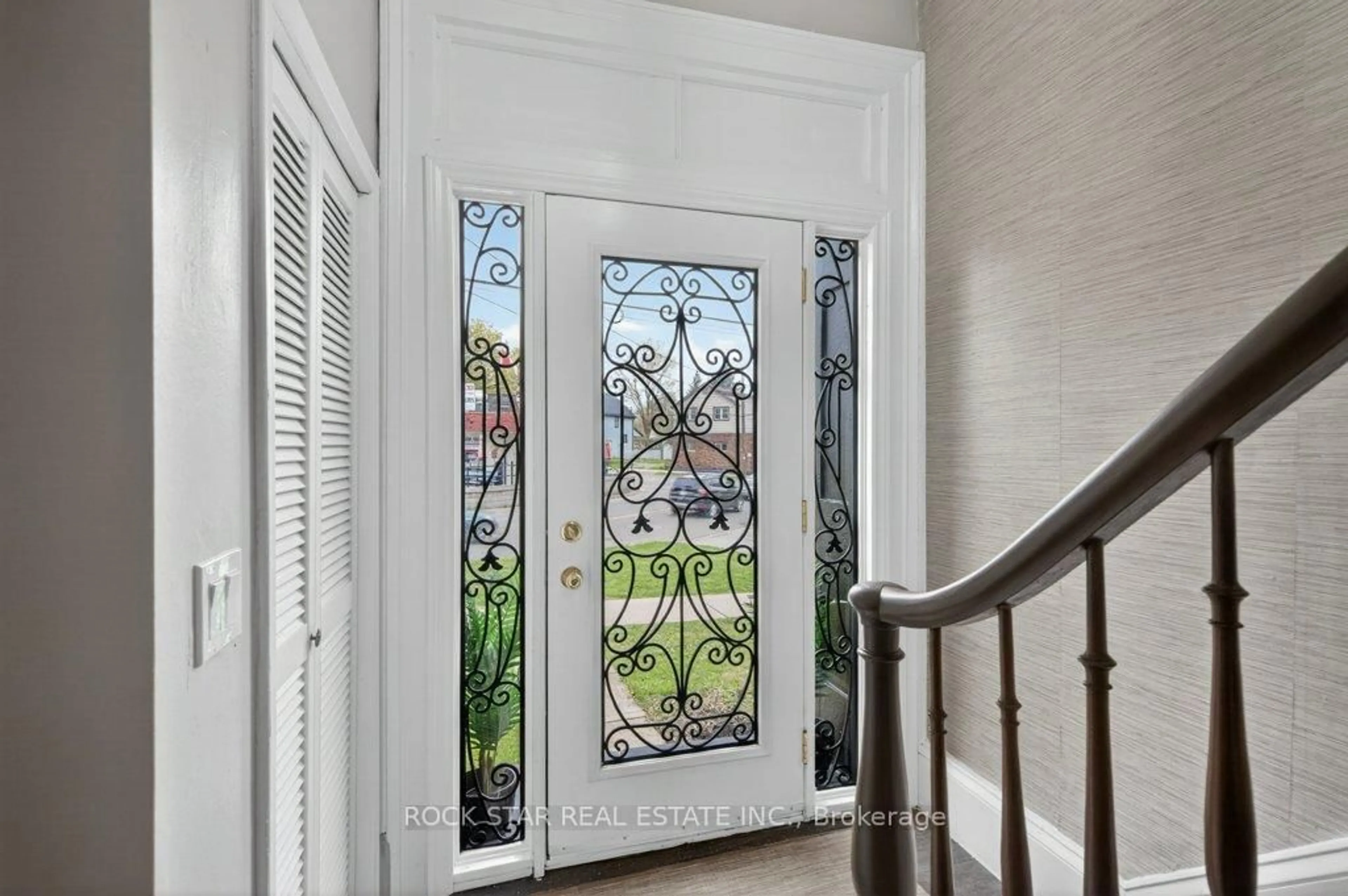 Indoor entryway for 20 Wigton St, Haldimand Ontario N3W 1E9