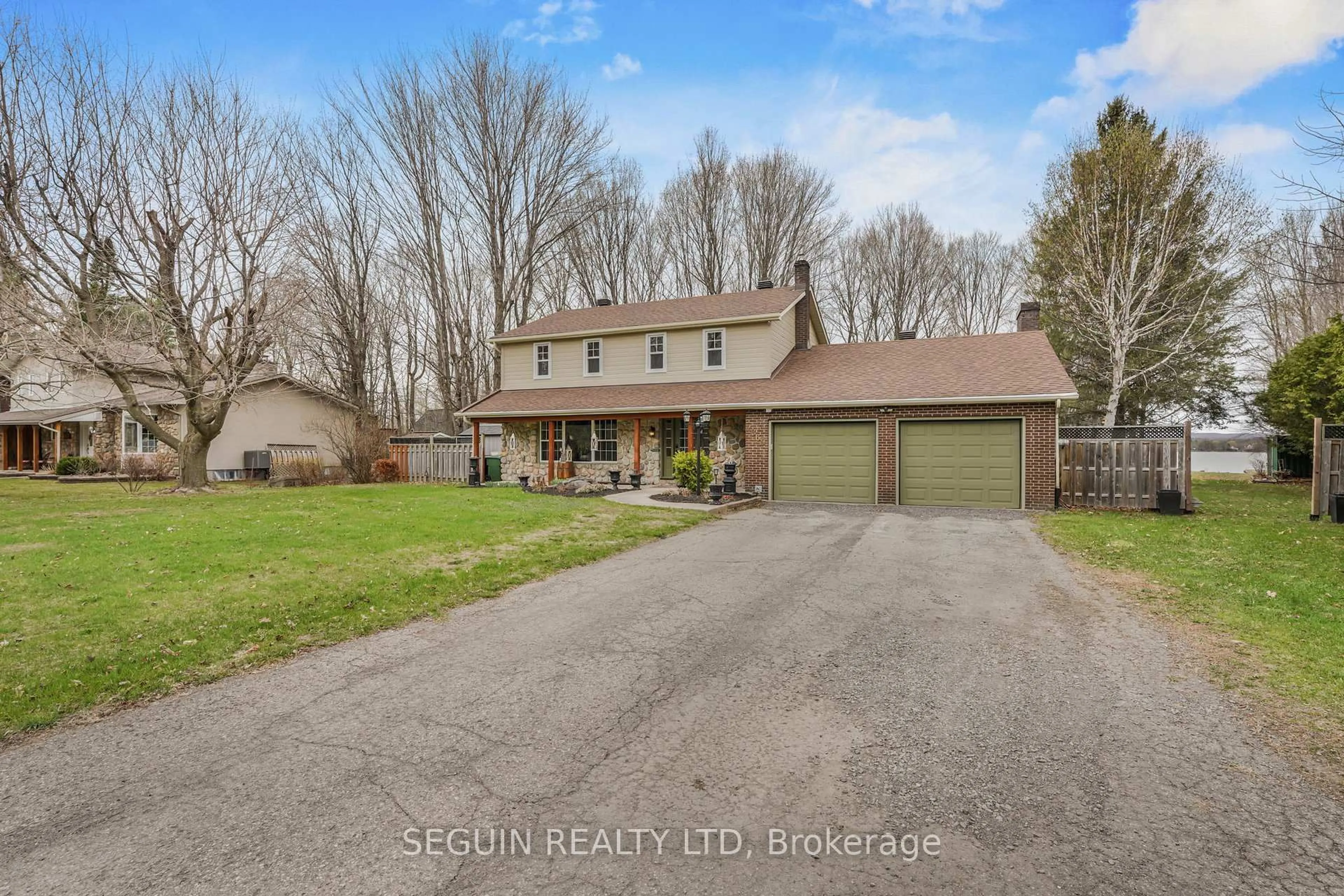 A pic from outside/outdoor area/front of a property/back of a property/a pic from drone, street for 2865 Front Rd, East Hawkesbury Ontario K6A 2R2
