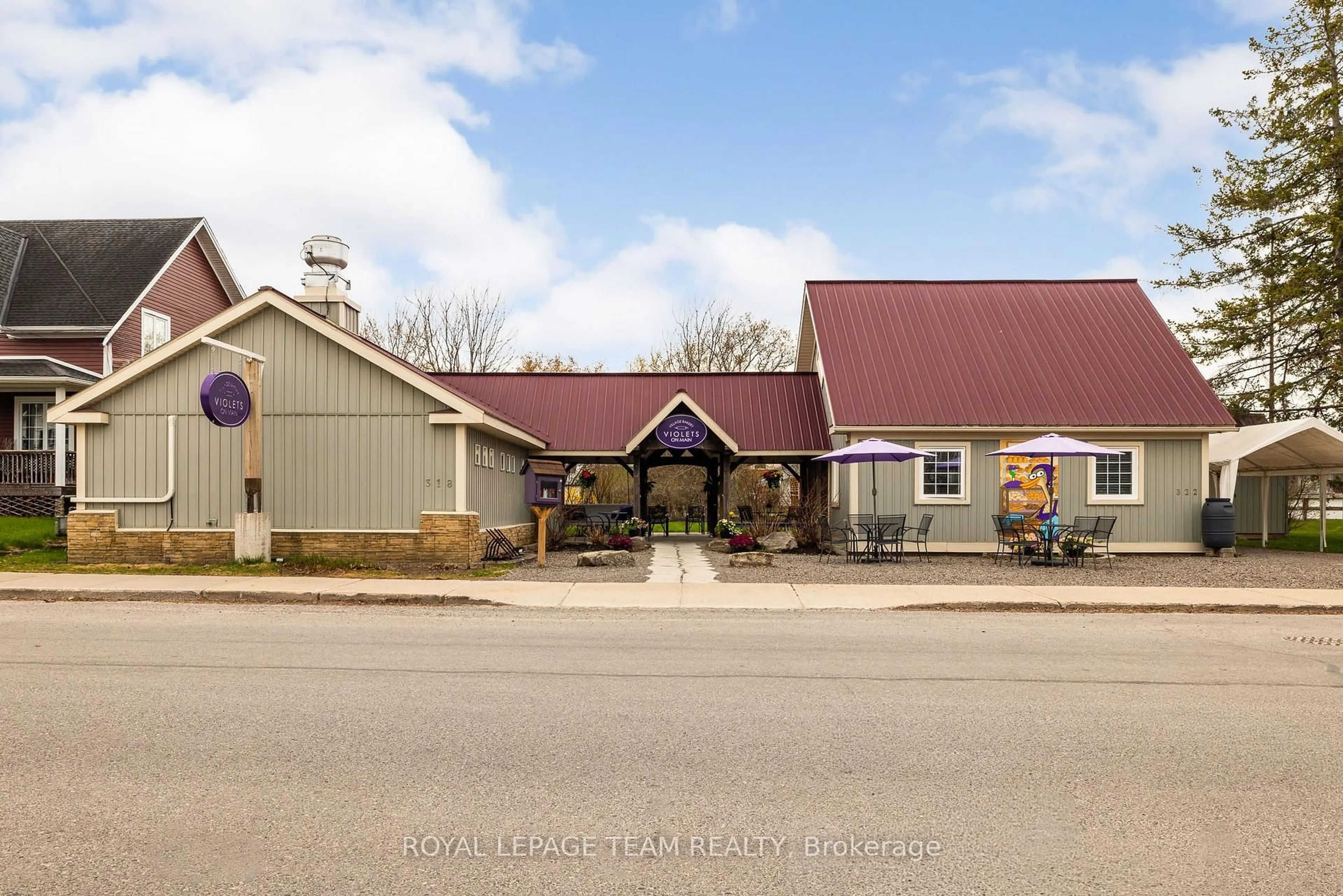 A pic from outside/outdoor area/front of a property/back of a property/a pic from drone, building for 318 Main St, Merrickville-Wolford Ontario K0G 1N0
