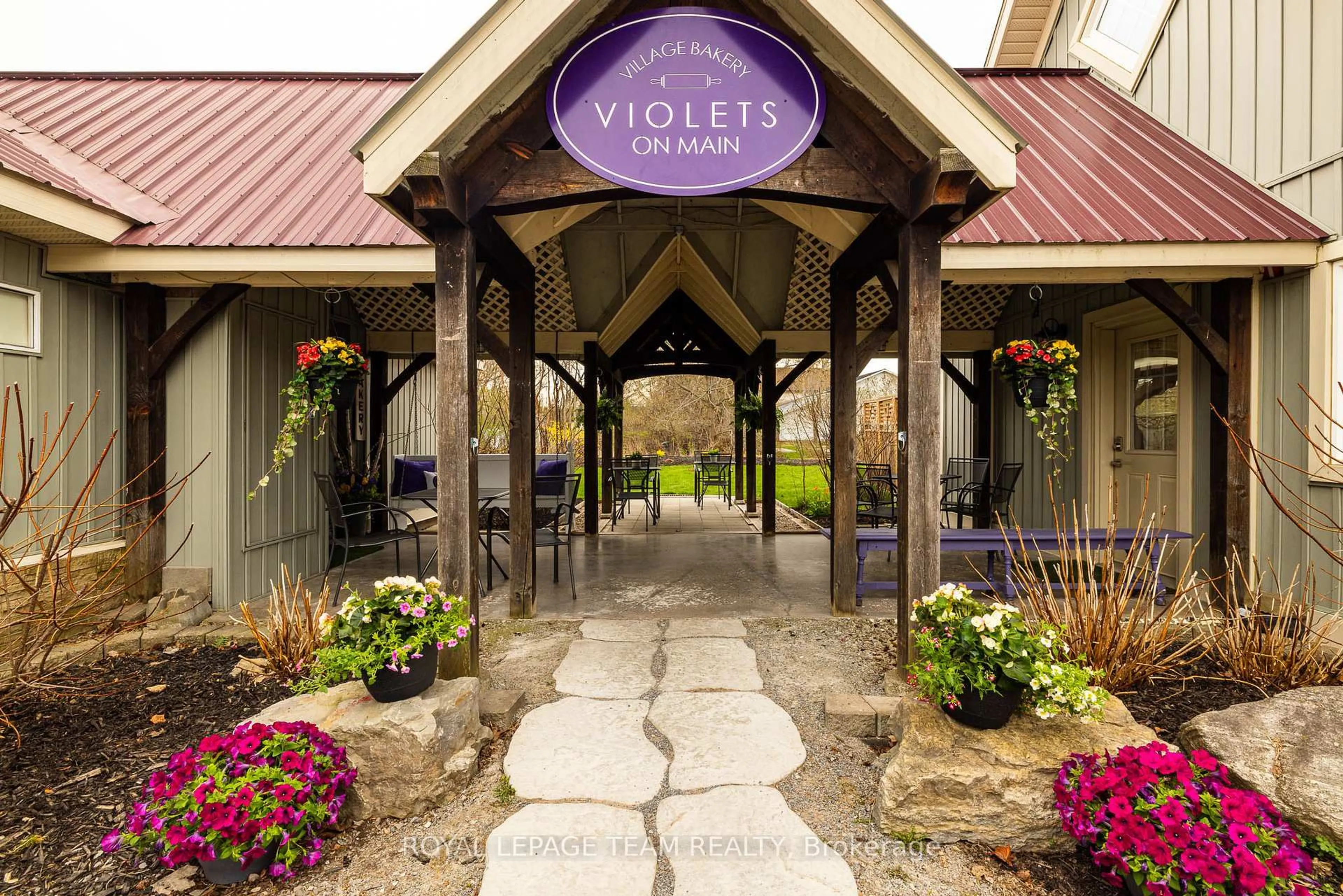 Indoor foyer for 318 Main St, Merrickville-Wolford Ontario K0G 1N0