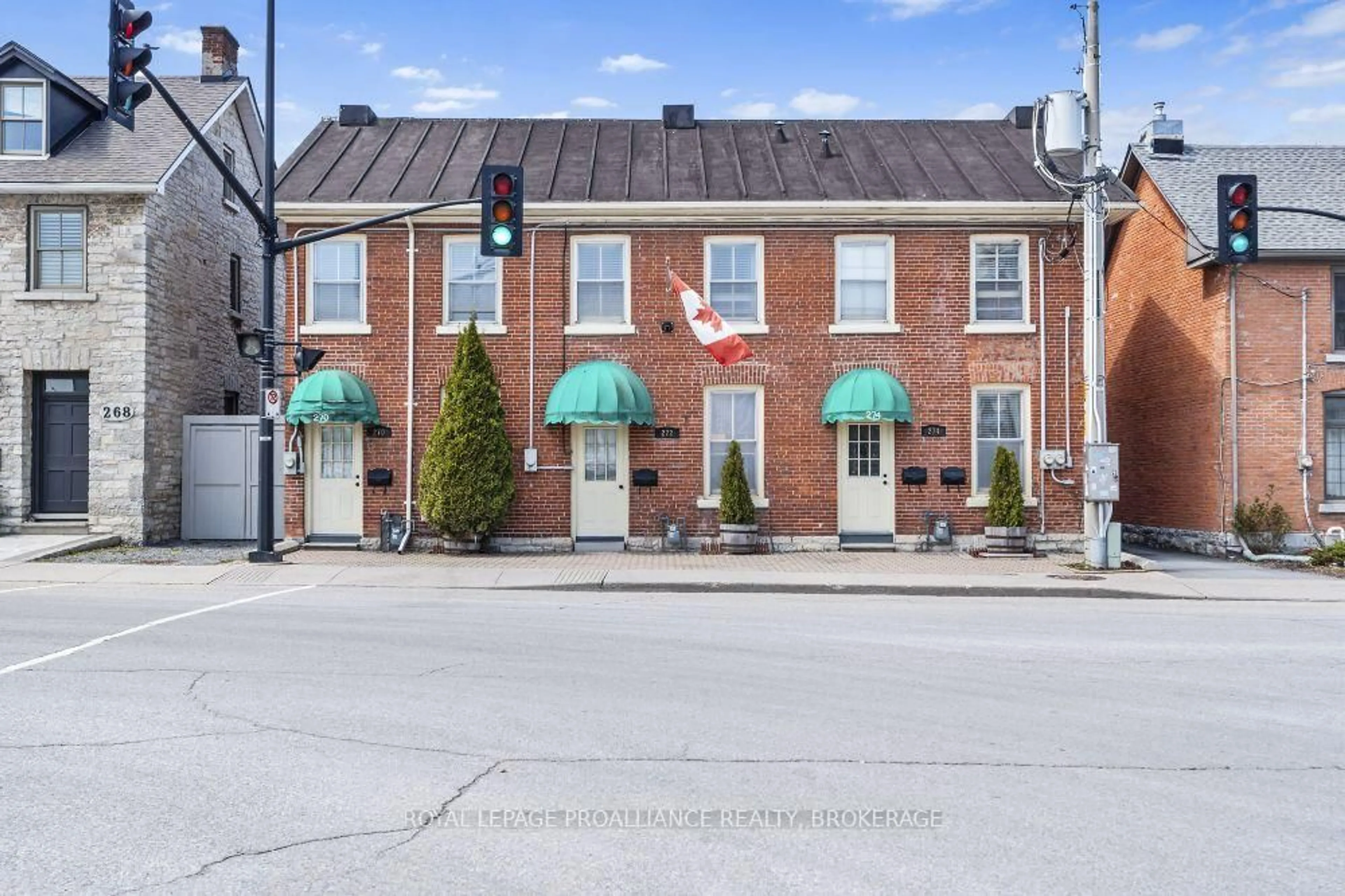 Patio, street for 272 Wellington St, Kingston Ontario K7K 2Z1