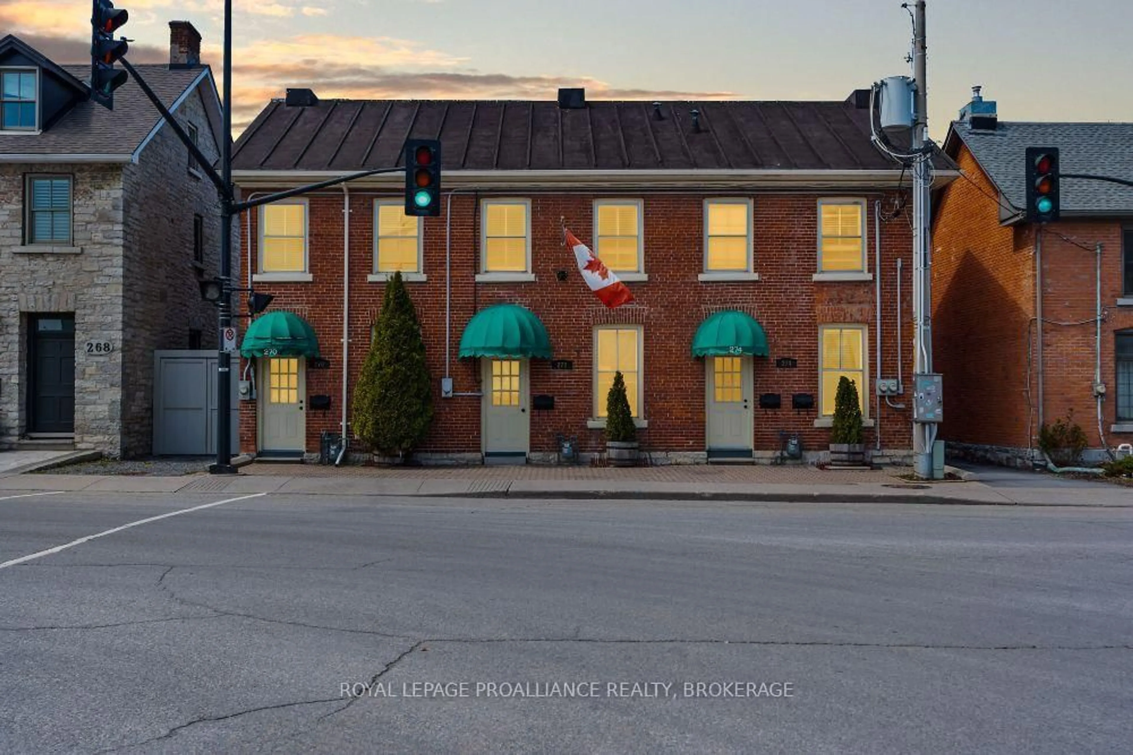 Patio, building for 272 Wellington St, Kingston Ontario K7K 2Z1