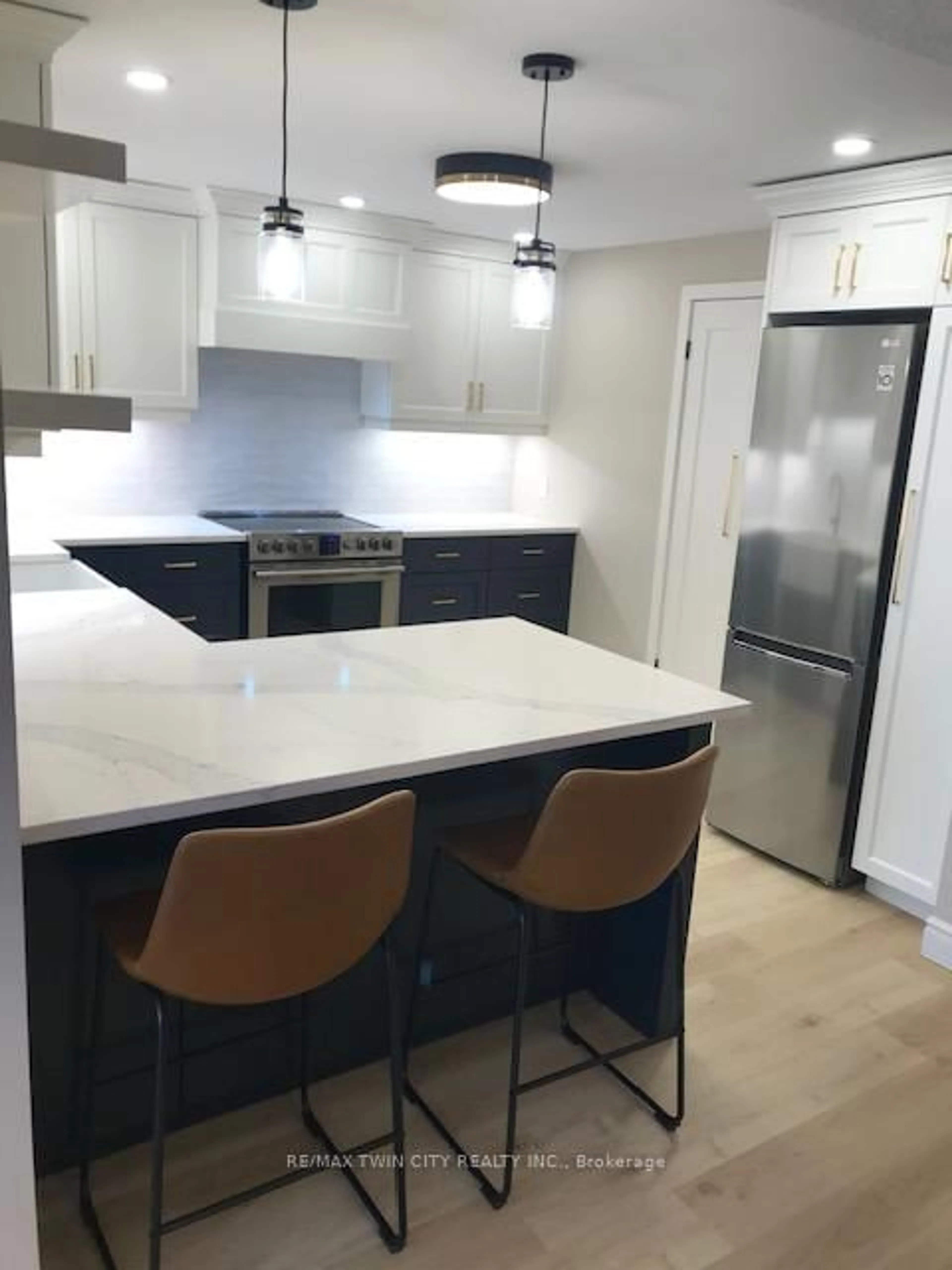 Contemporary kitchen, unknown for 35 Green Valley Dr #502, Kitchener Ontario N2P 2A5