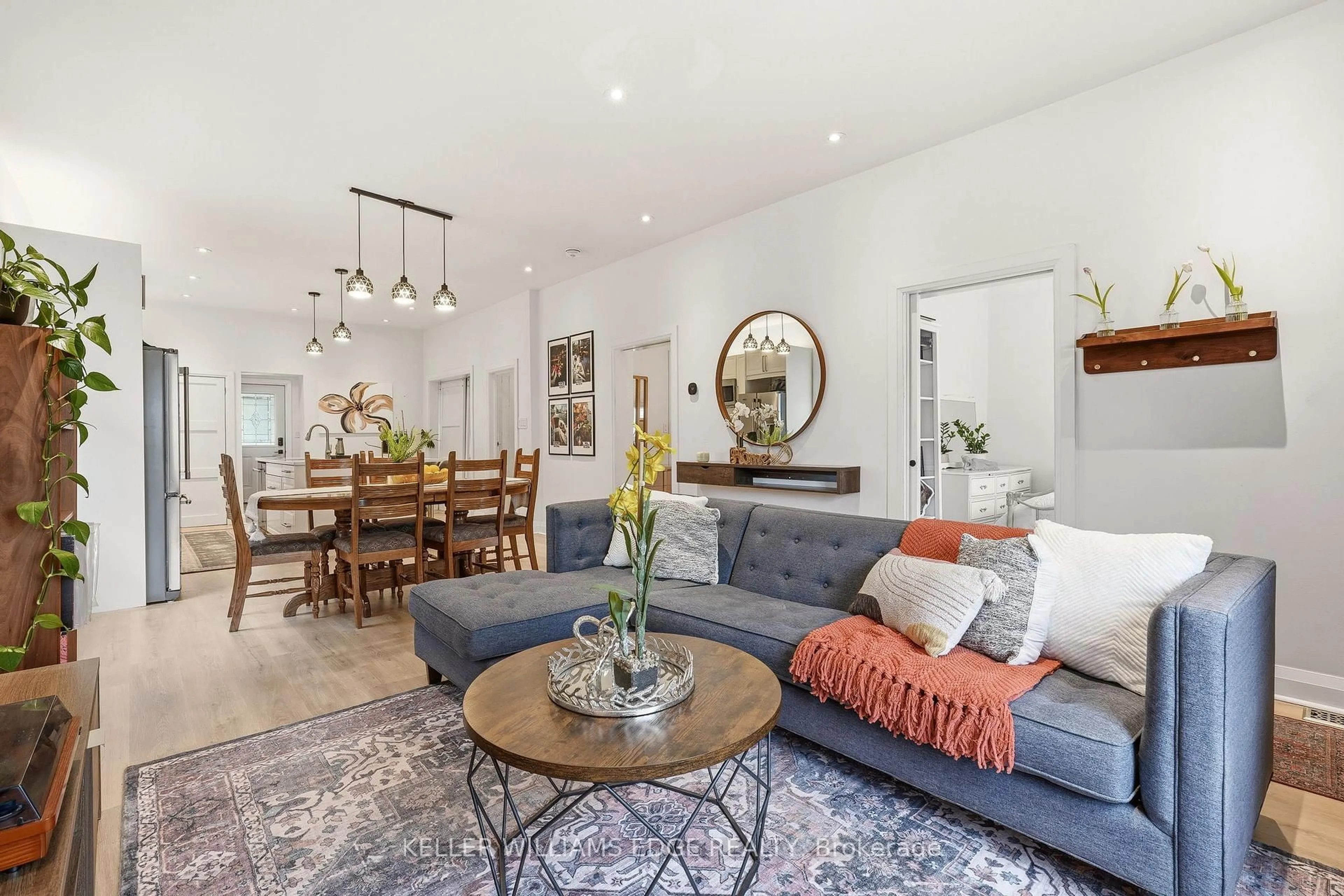 Living room with furniture, unknown for 14 Holme St, Brantford Ontario N3T 4Z6