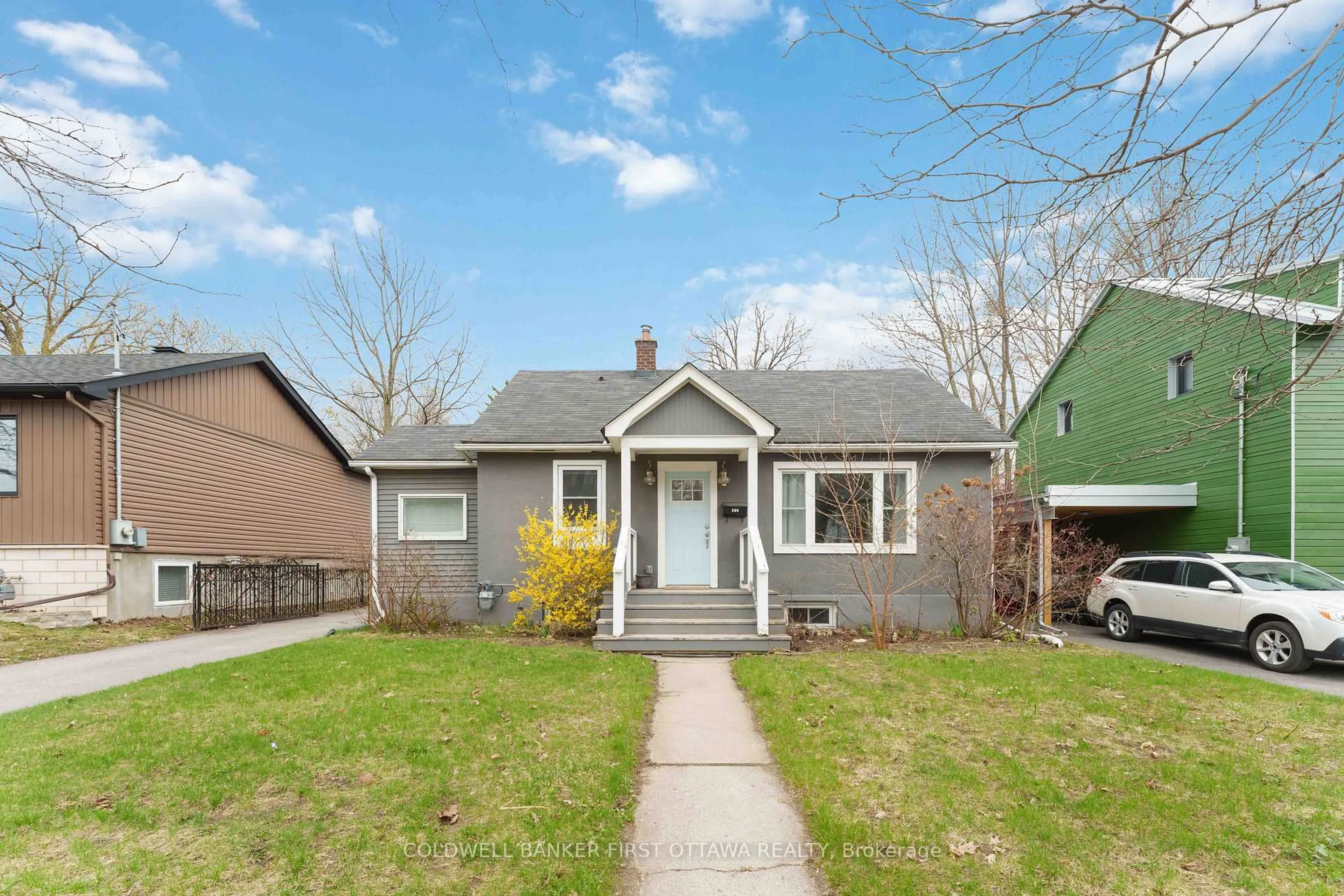 Home with vinyl exterior material, street for 260 Keyworth Ave, Ottawa Ontario K1Y 0G1