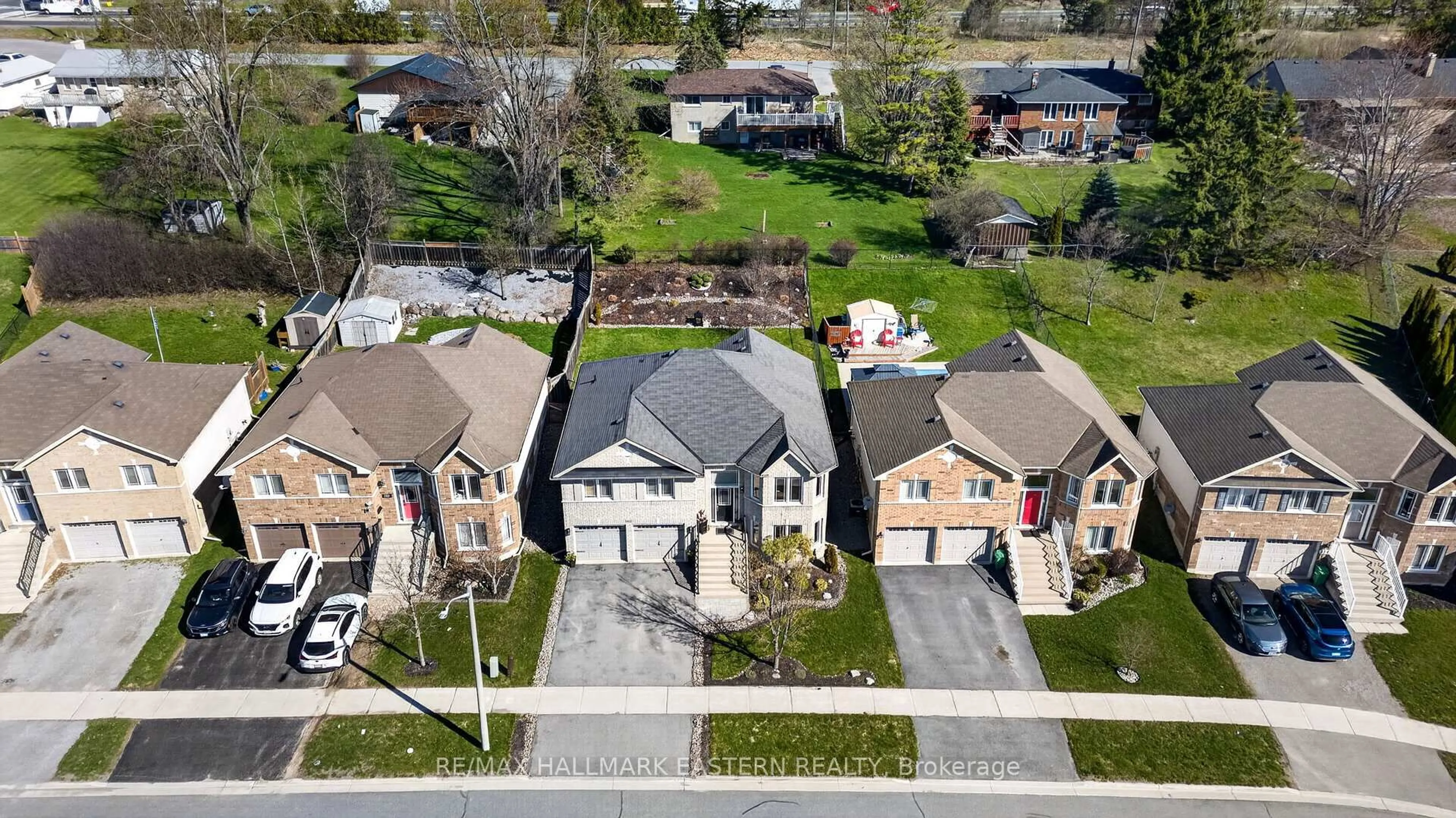 A pic from outside/outdoor area/front of a property/back of a property/a pic from drone, street for 582 Clancy Cres, Peterborough Ontario K9K 2S2