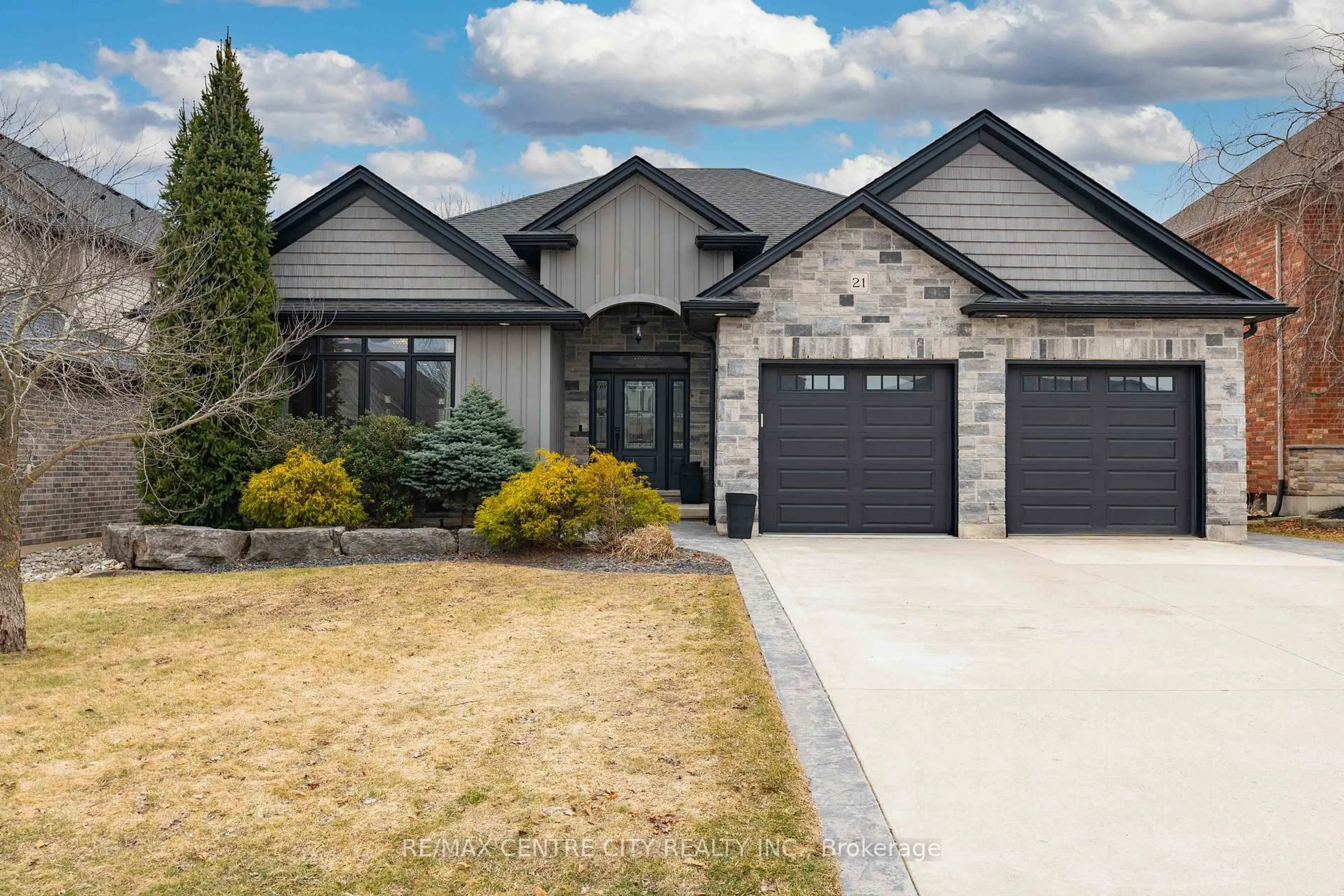 Home with vinyl exterior material, street for 21 Belmont Ave, Tillsonburg Ontario N4G 5V9