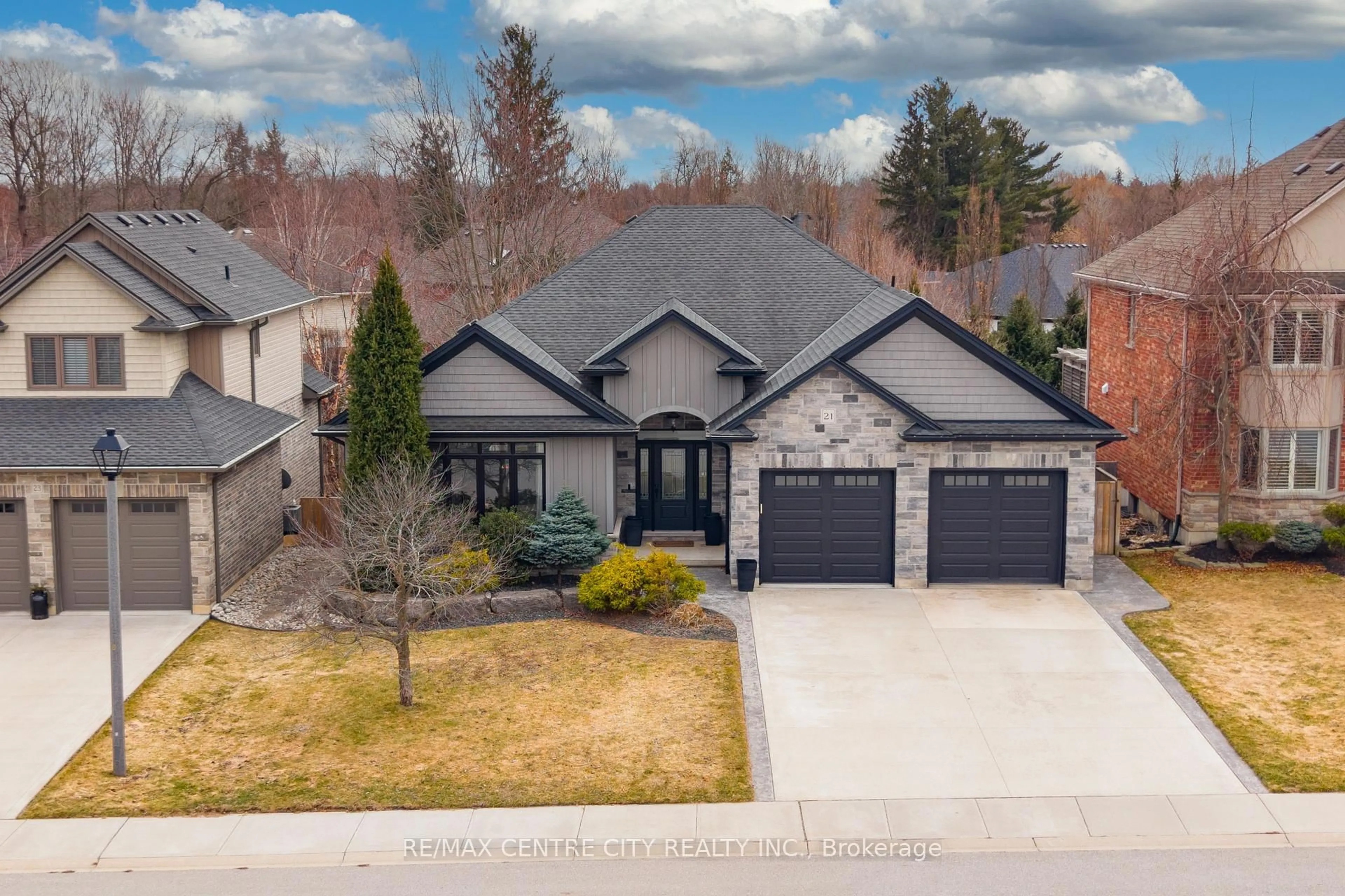 A pic from outside/outdoor area/front of a property/back of a property/a pic from drone, street for 21 Belmont Ave, Tillsonburg Ontario N4G 5V9