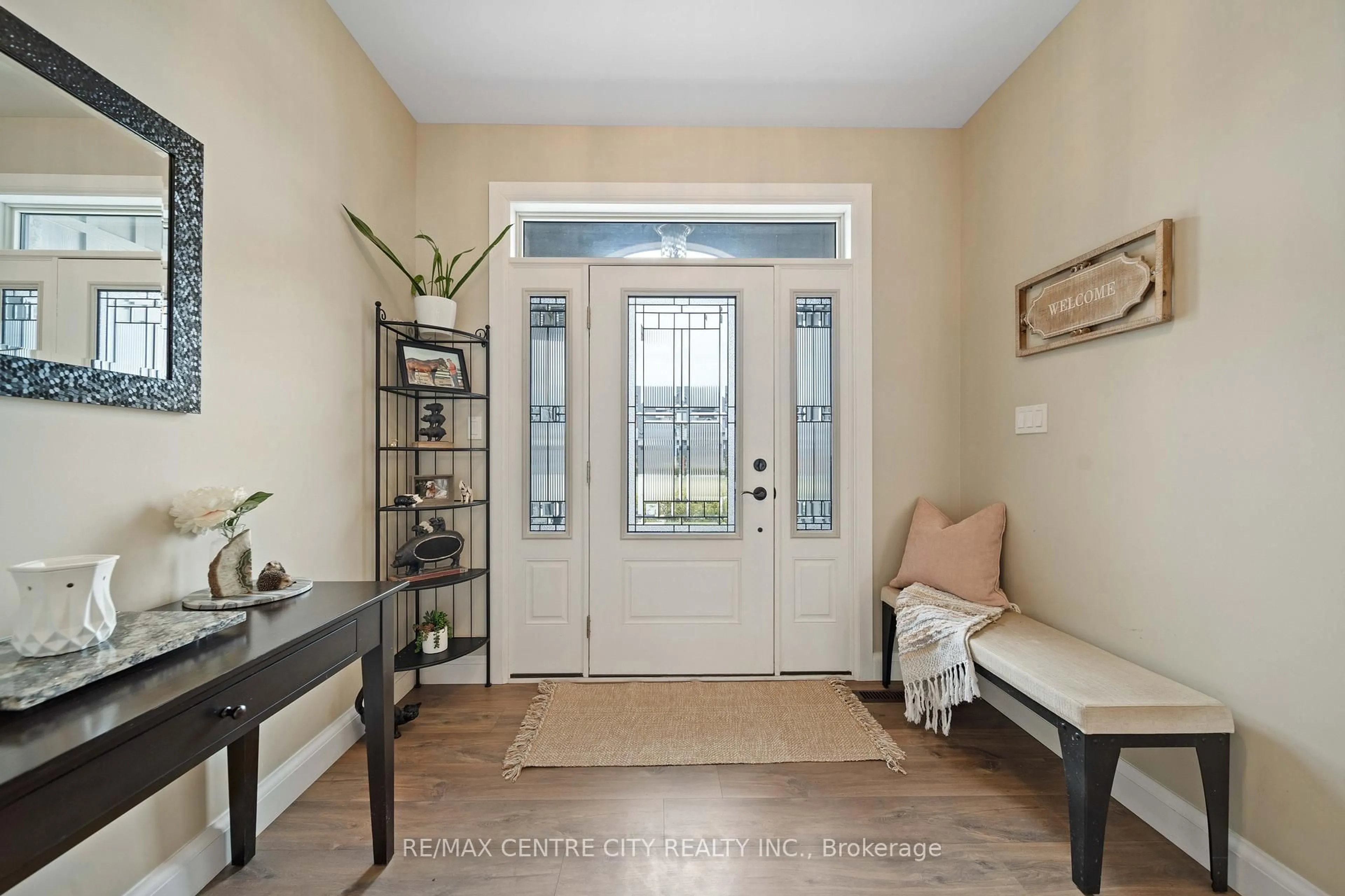 Indoor entryway for 21 Belmont Ave, Tillsonburg Ontario N4G 5V9