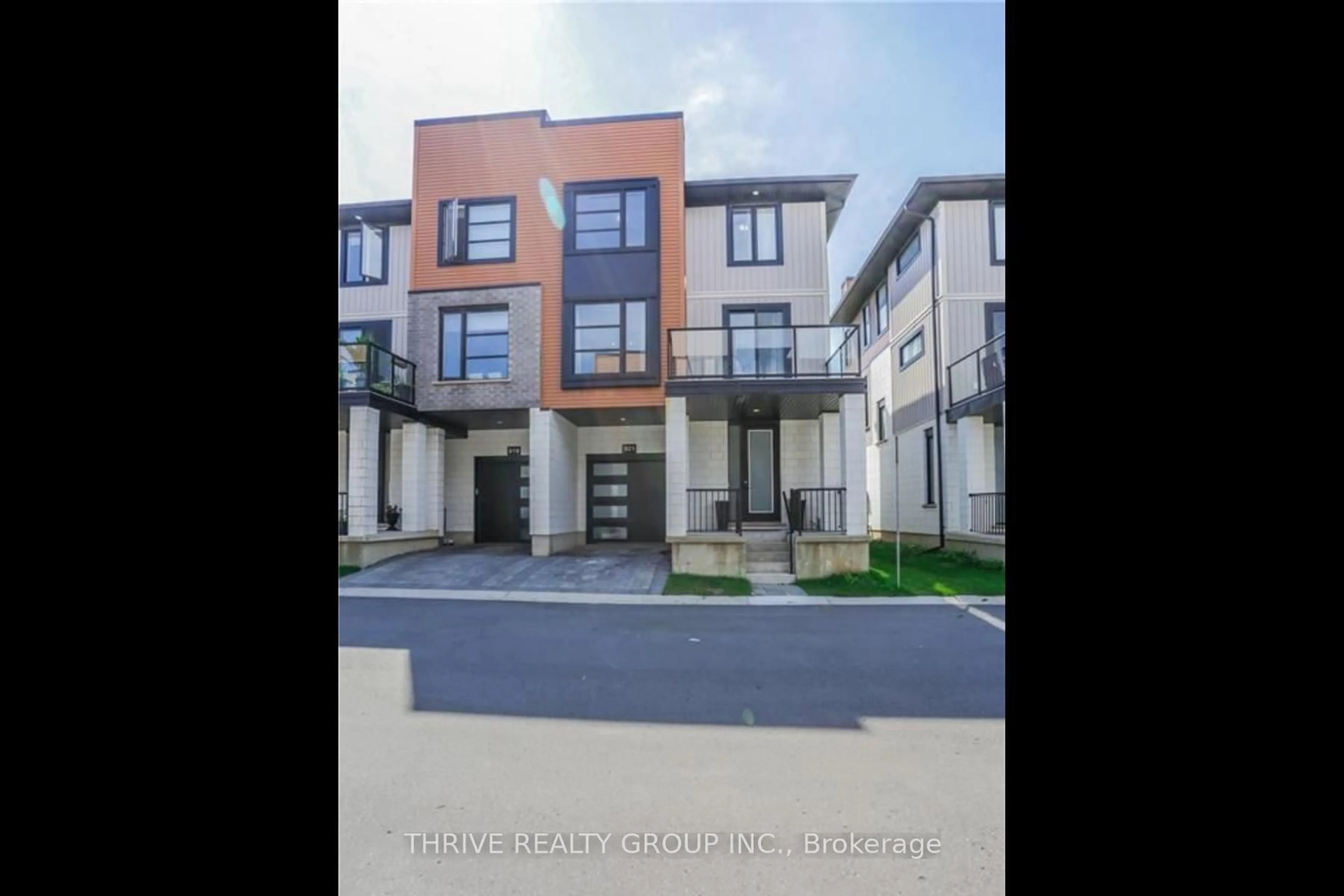 A pic from outside/outdoor area/front of a property/back of a property/a pic from drone, street for 921 SARNIA Rd, London North Ontario N6H 0J7
