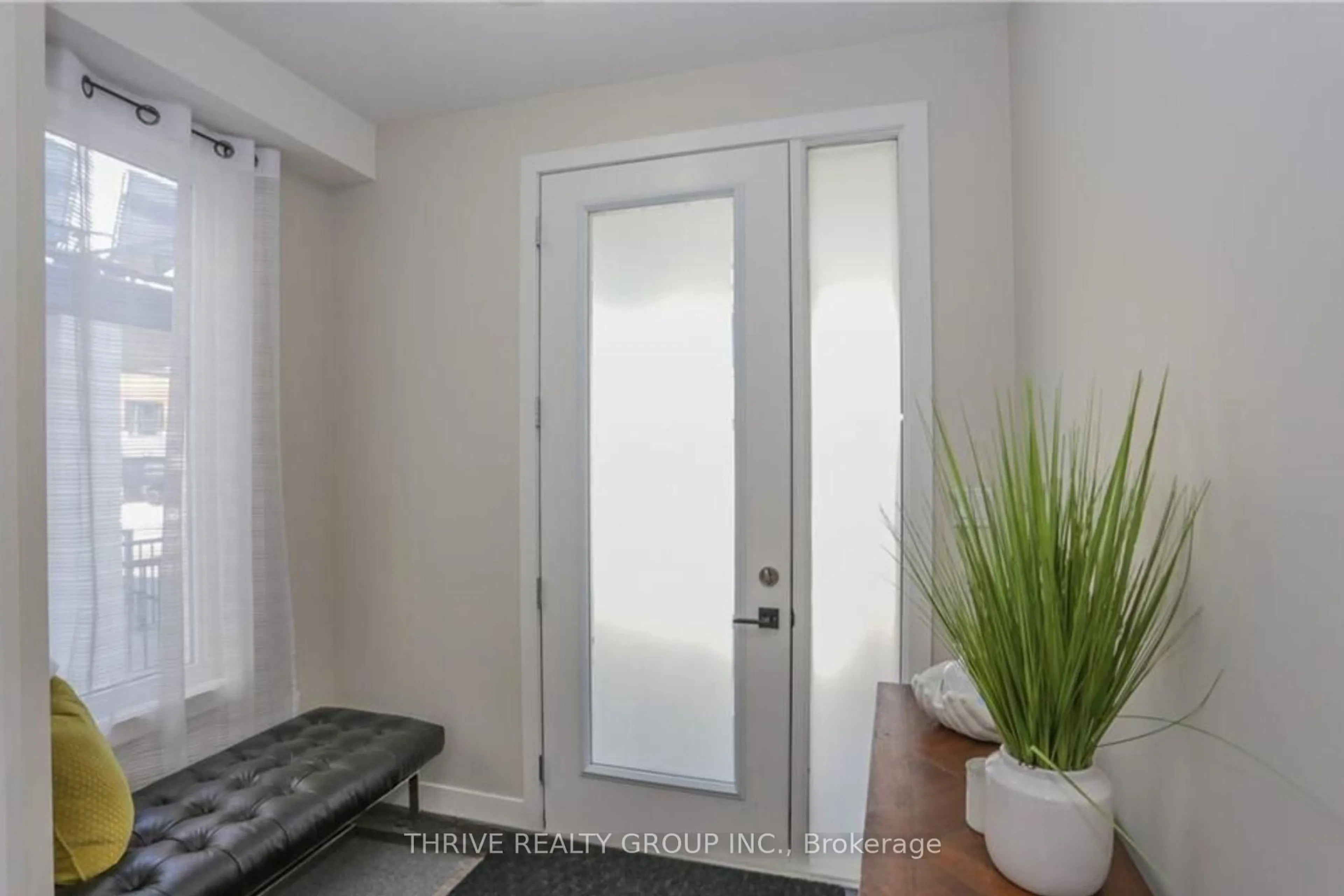 Indoor entryway for 921 SARNIA Rd, London North Ontario N6H 0J7
