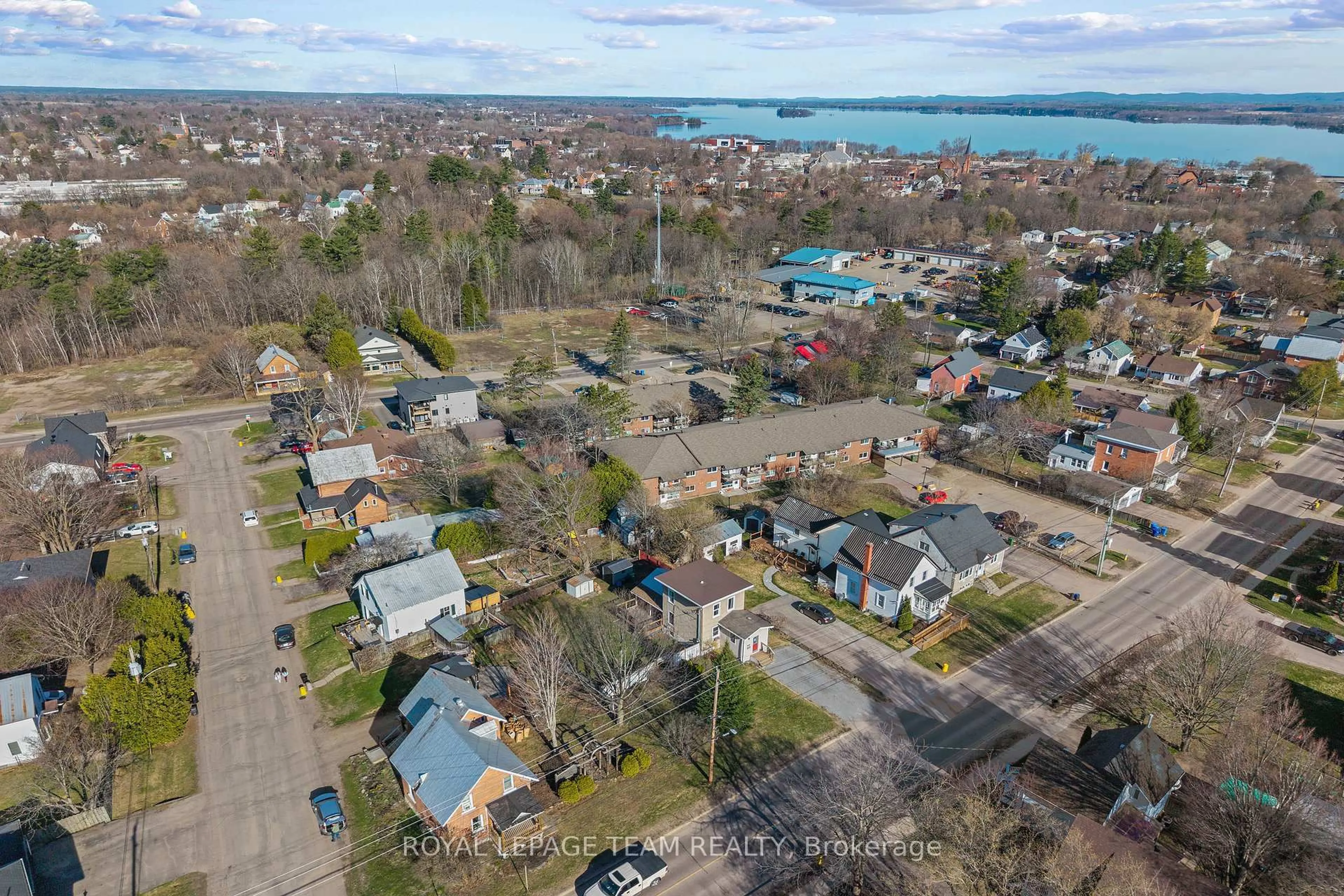 A pic from outside/outdoor area/front of a property/back of a property/a pic from drone, street for 544 MACKAY St, Pembroke Ontario K8A 1E6