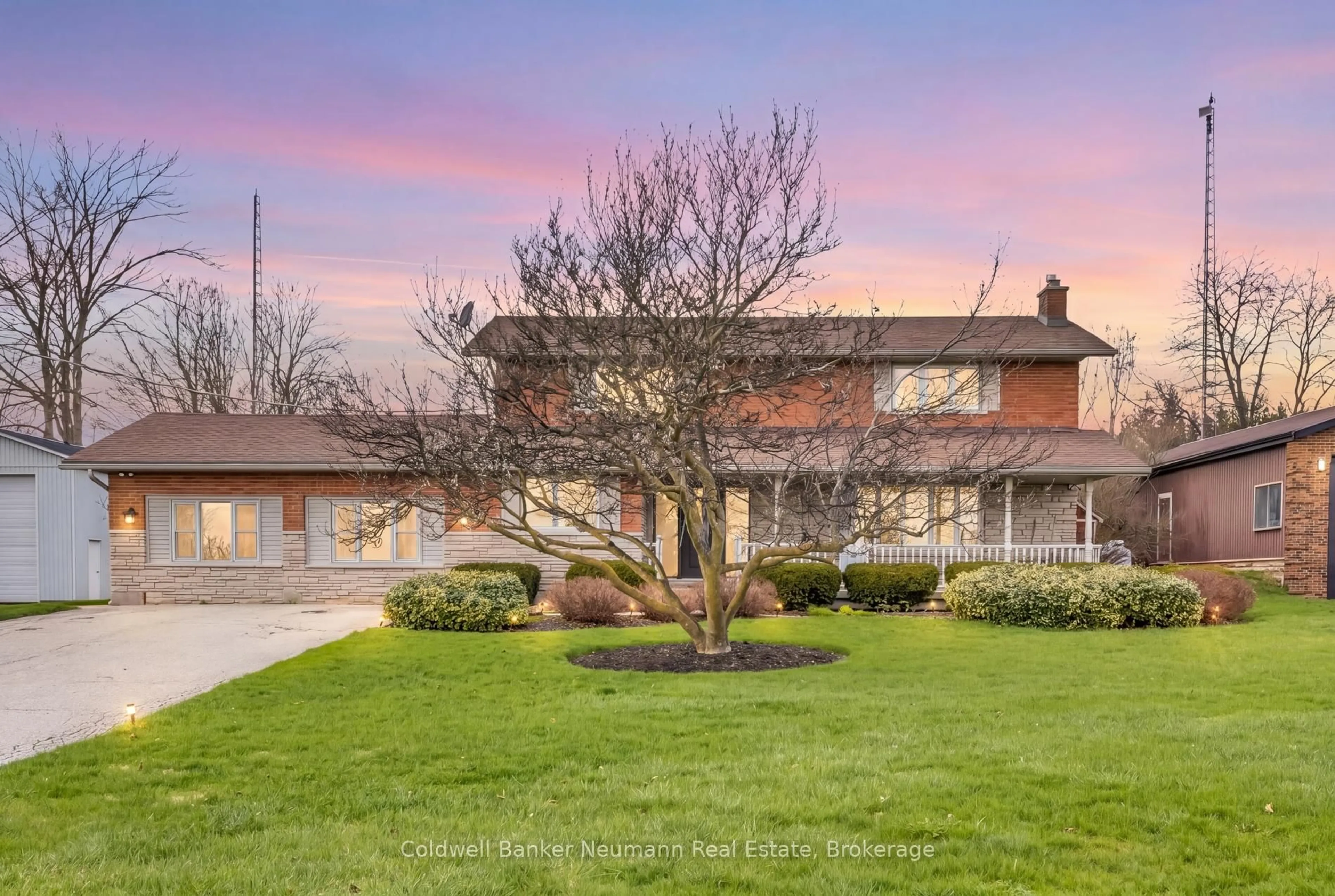 A pic from outside/outdoor area/front of a property/back of a property/a pic from drone, unknown for 7776 Mill Rd, Guelph/Eramosa Ontario N1H 6J1