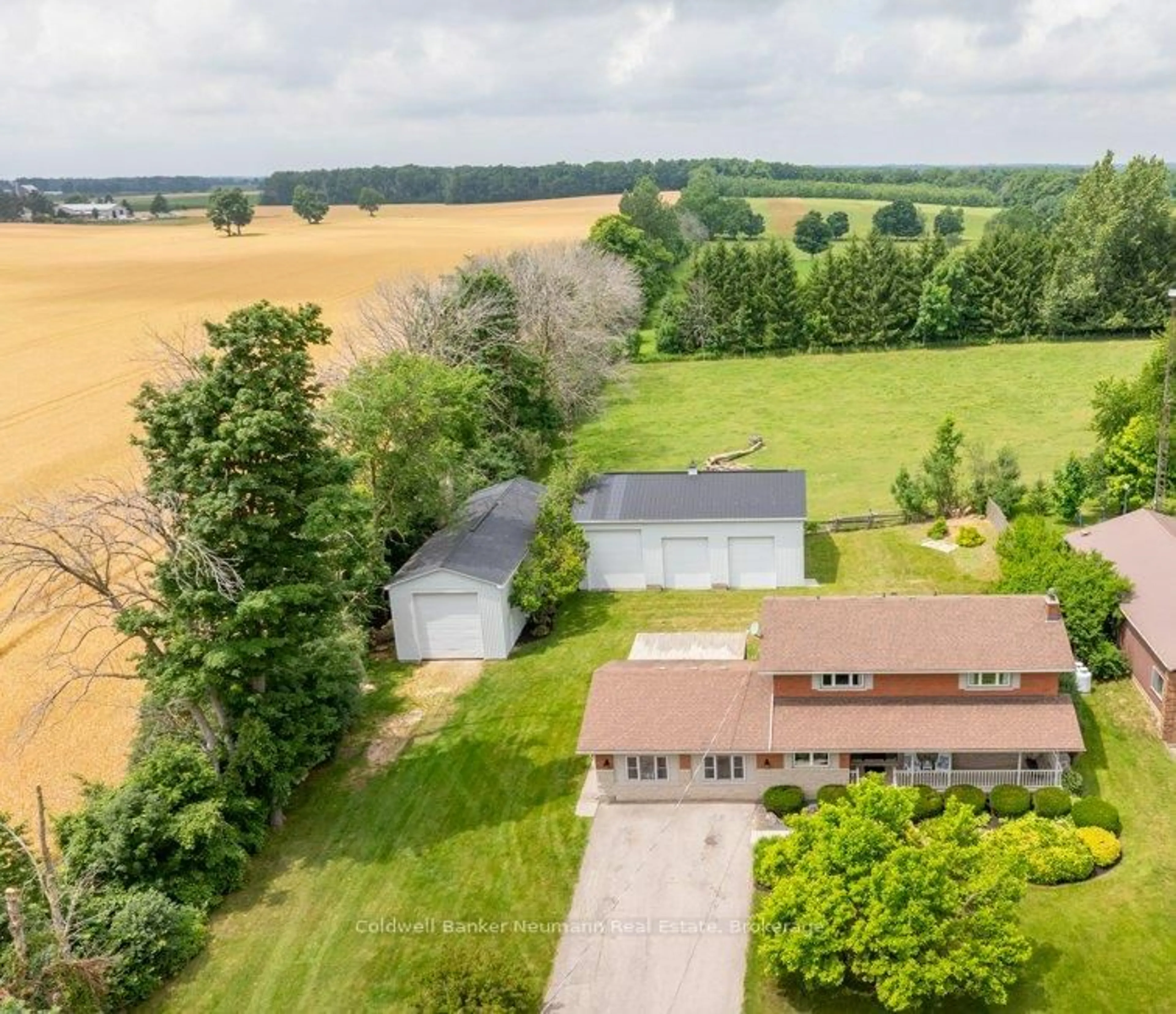 A pic from outside/outdoor area/front of a property/back of a property/a pic from drone, water/lake/river/ocean view for 7776 Mill Rd, Guelph/Eramosa Ontario N1H 6J1
