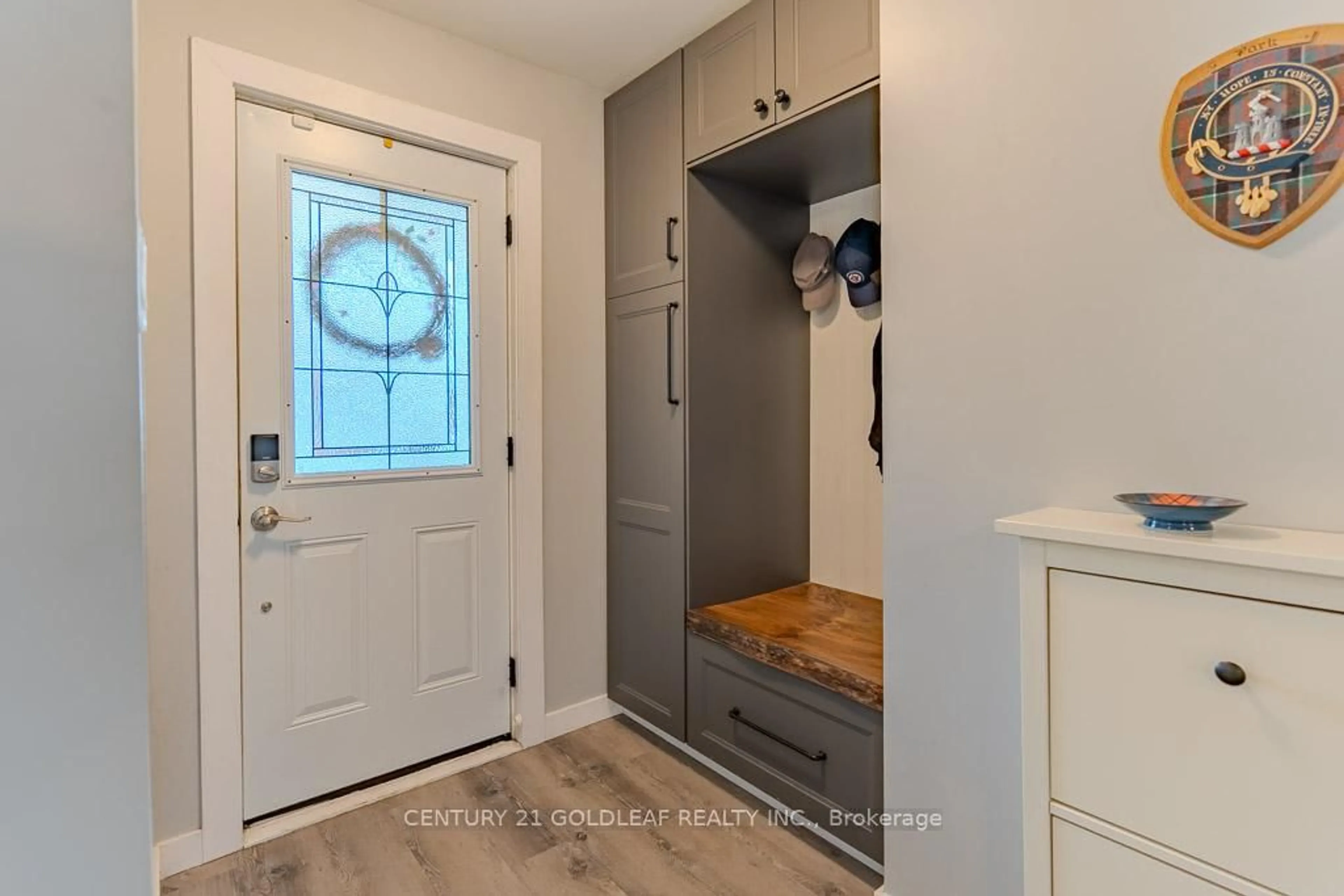 Indoor entryway for 75 Craig St, Arnprior Ontario K7S 2V9
