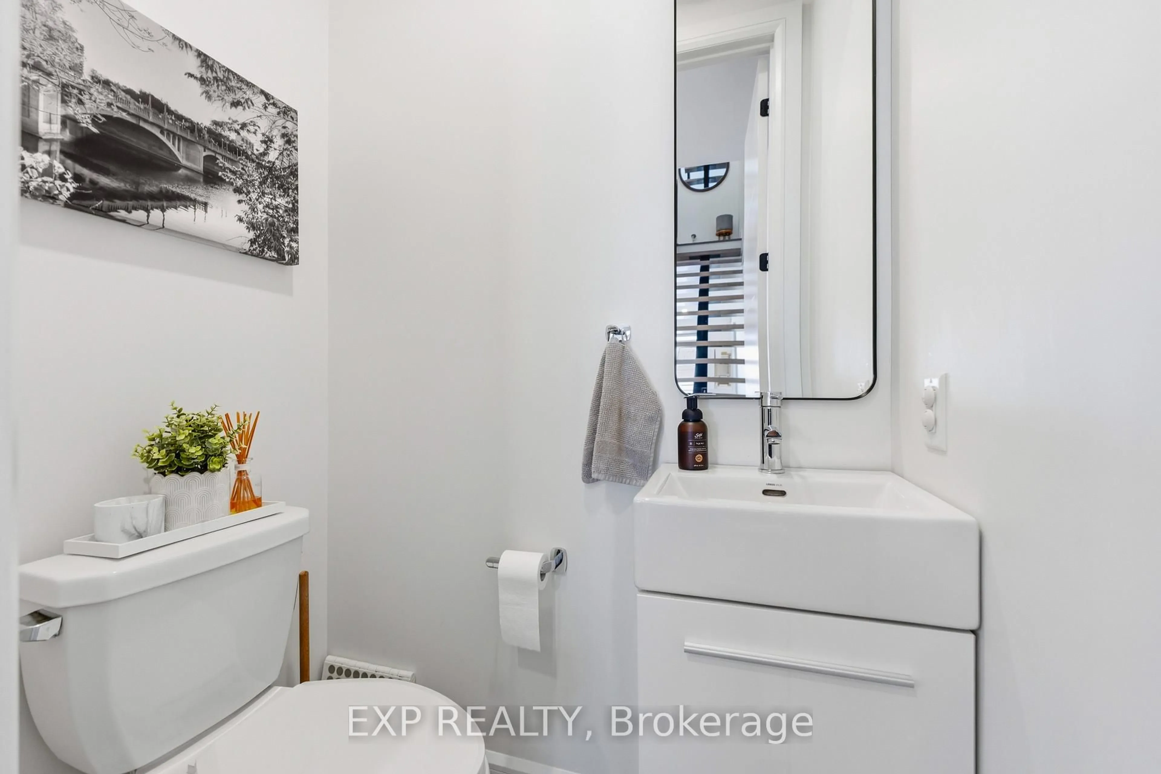 Standard bathroom, ceramic/tile floor for 158 Marier Ave, Ottawa Ontario K1L 5S1