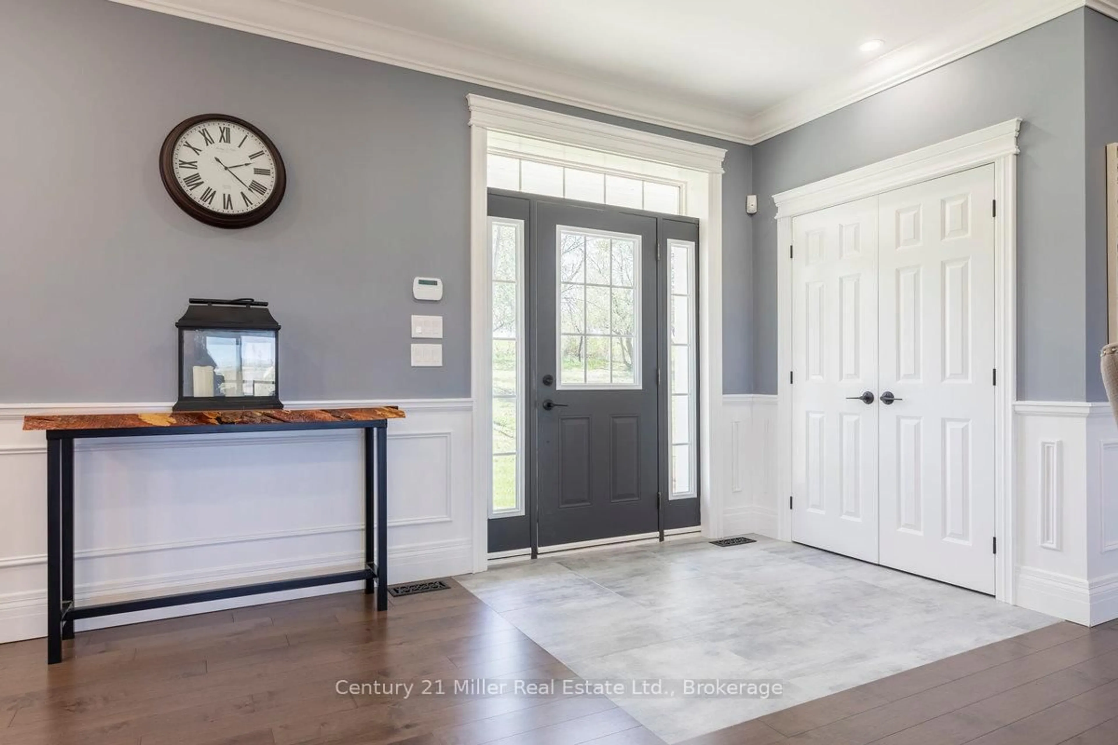 Indoor entryway for 5583 3rd Line Rd, Erin Ontario K0C 1E0