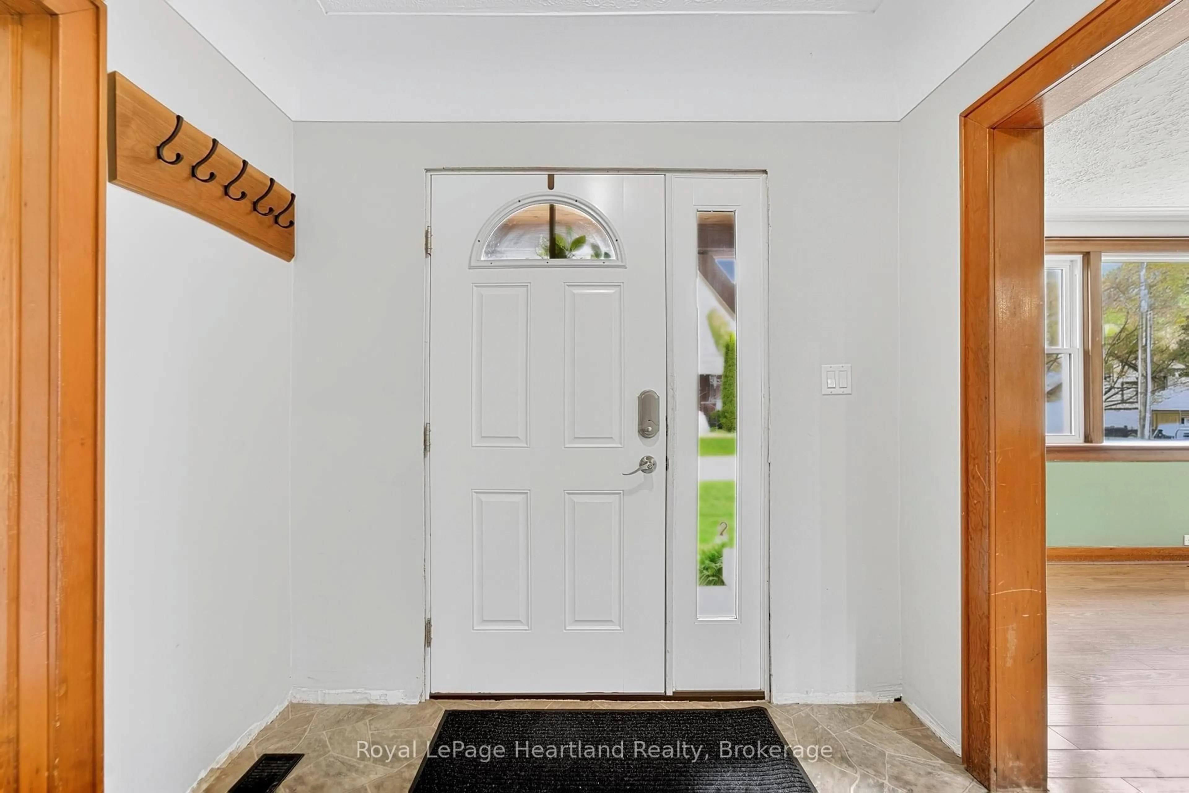 Indoor entryway for 46 Egmont St, Central Huron Ontario N0M 1E0