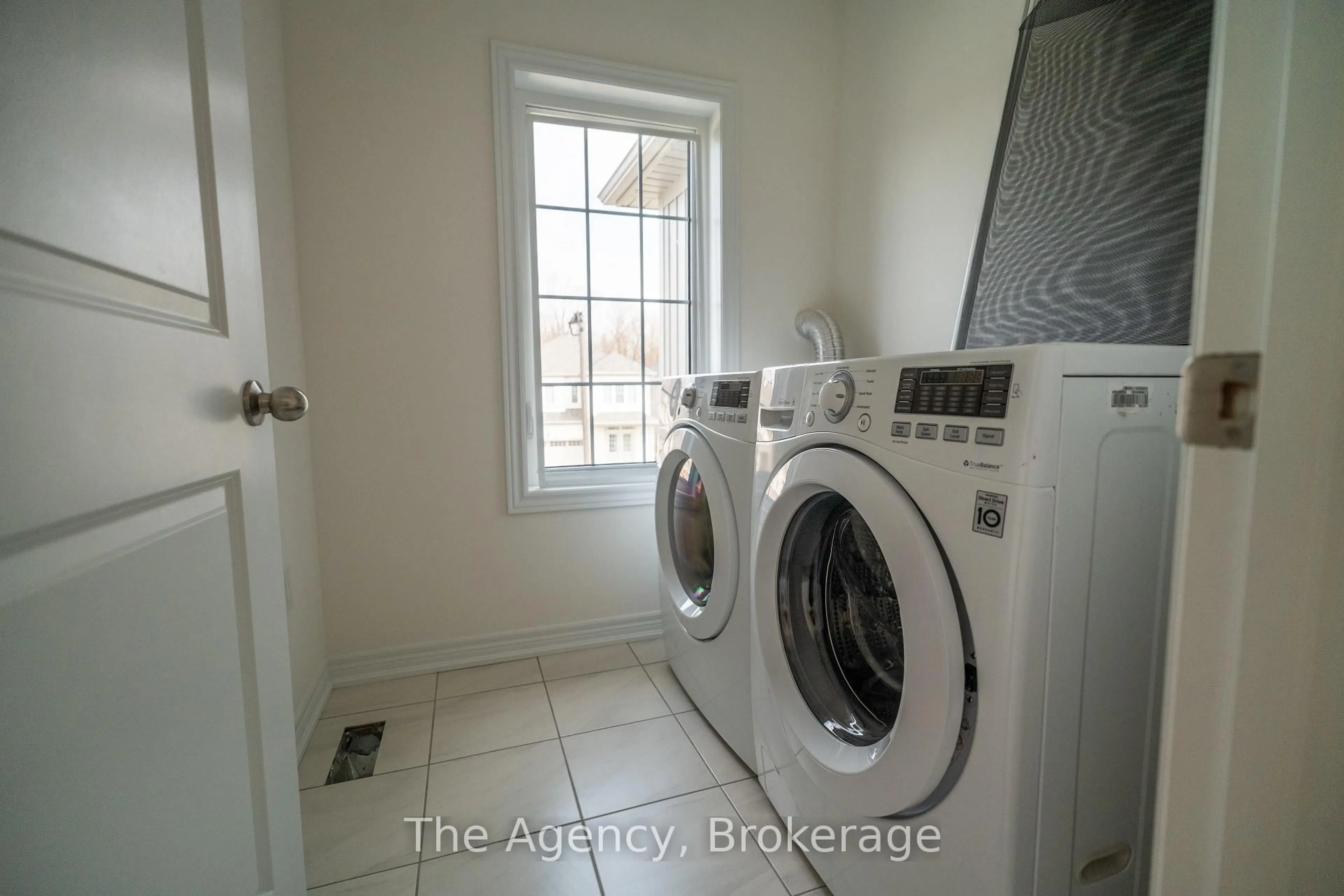 Laundry room for 471 Black Cherry Cres, Shelburne Ontario L9V 1Y3