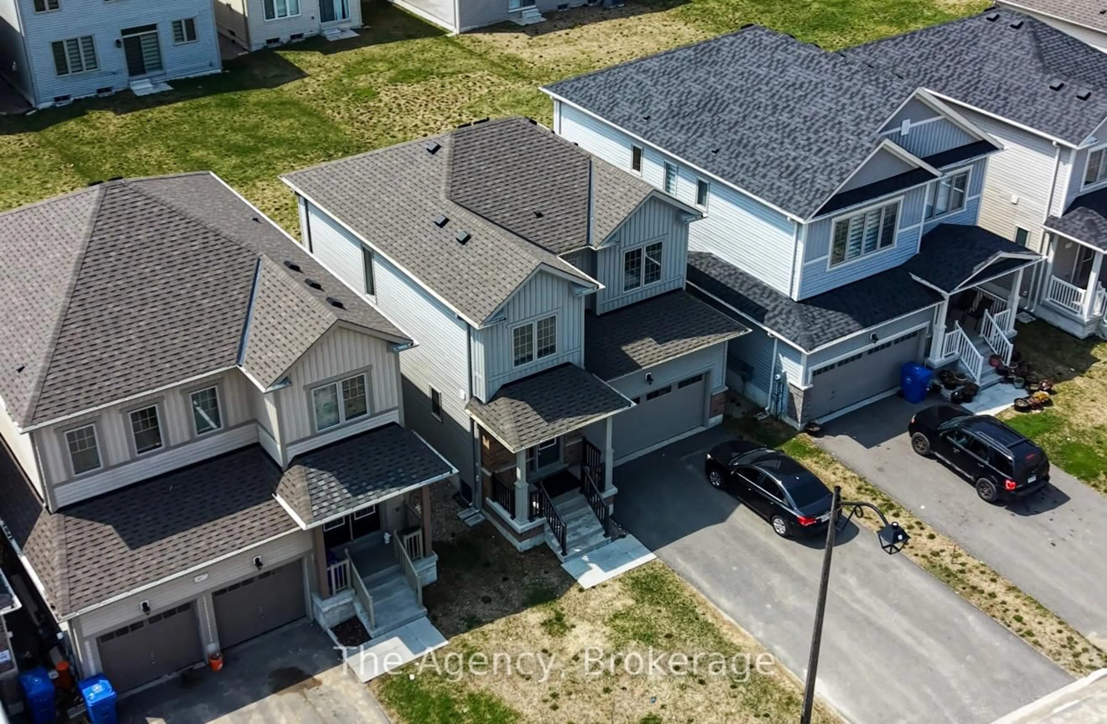 A pic from outside/outdoor area/front of a property/back of a property/a pic from drone, street for 471 Black Cherry Cres, Shelburne Ontario L9V 1Y3