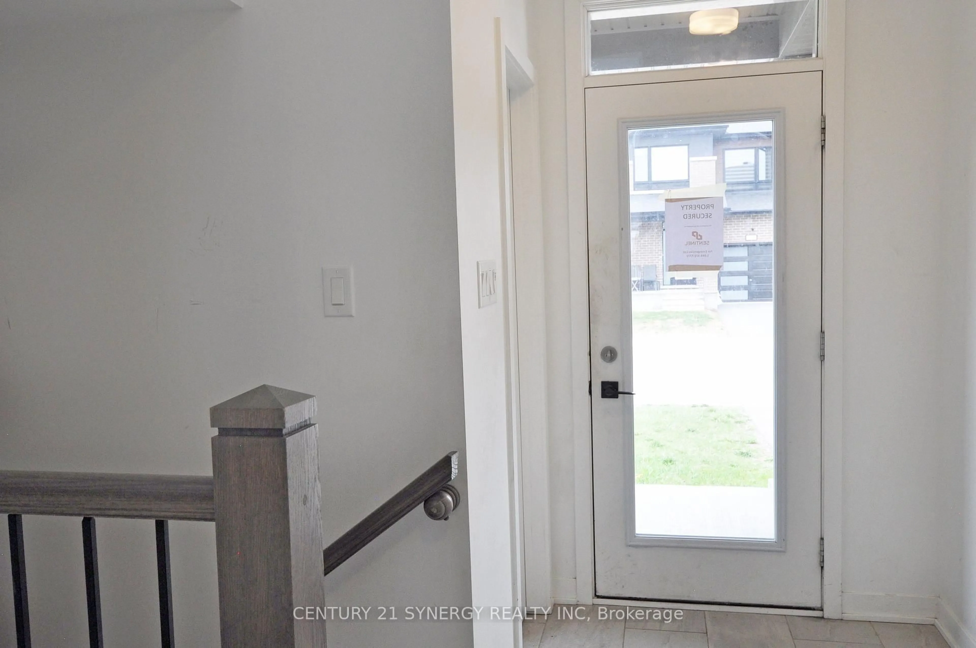 Indoor entryway for 284 Ormiston Cres, Ottawa Ontario K2J 7E4
