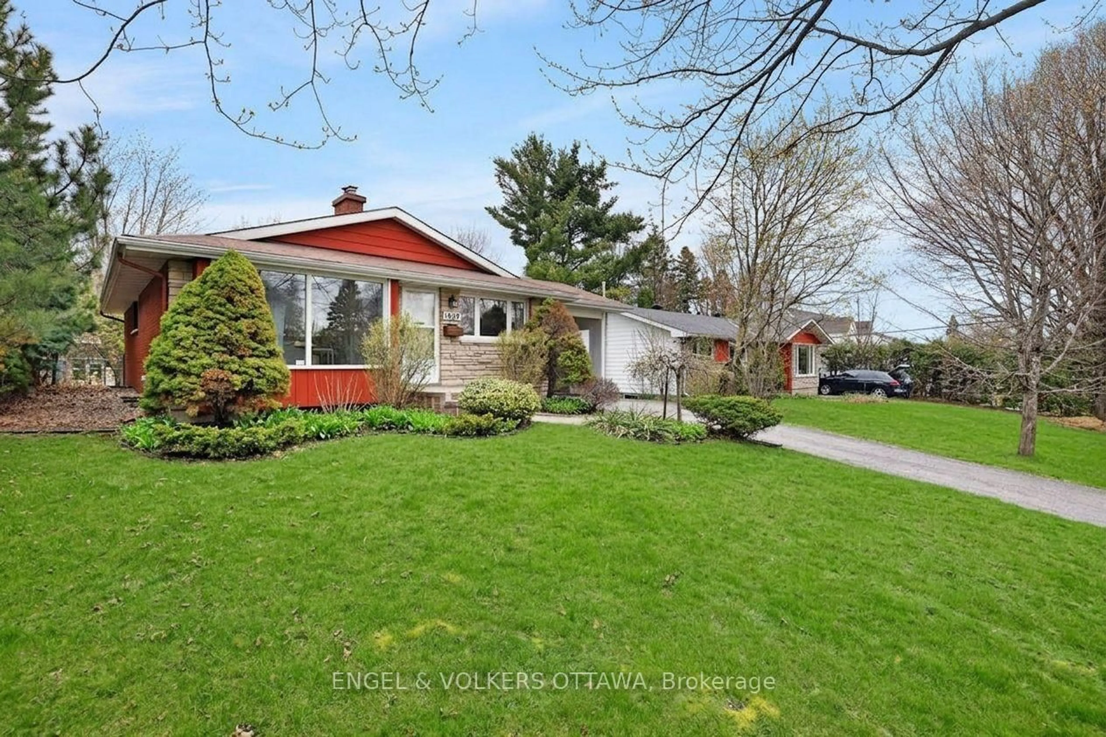 Home with brick exterior material, street for 1869 Louisiana Ave, Ottawa Ontario K1H 6T8
