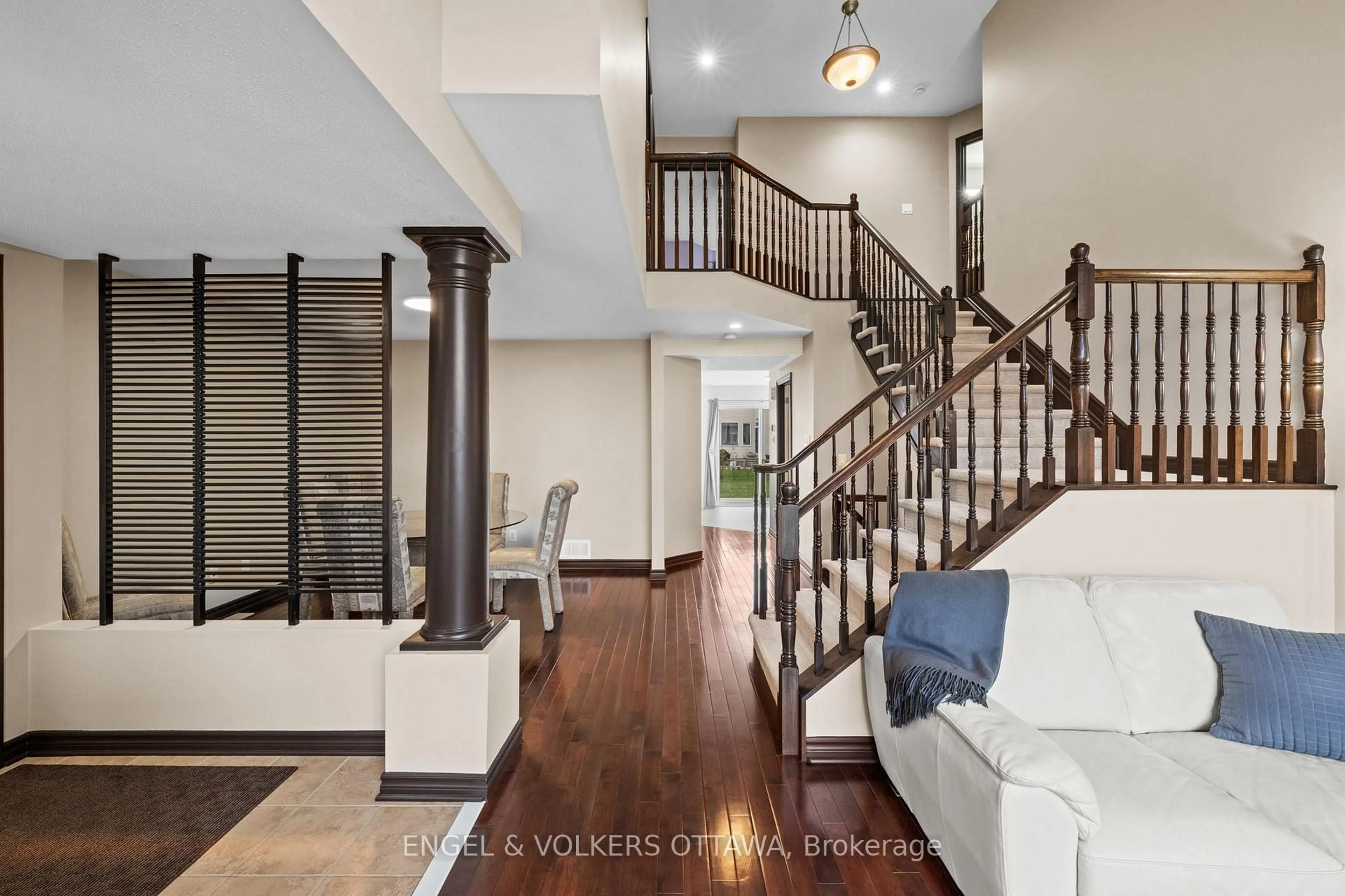 Unknown for 310 Sarabella St, Ottawa Ontario K4A 0A3
