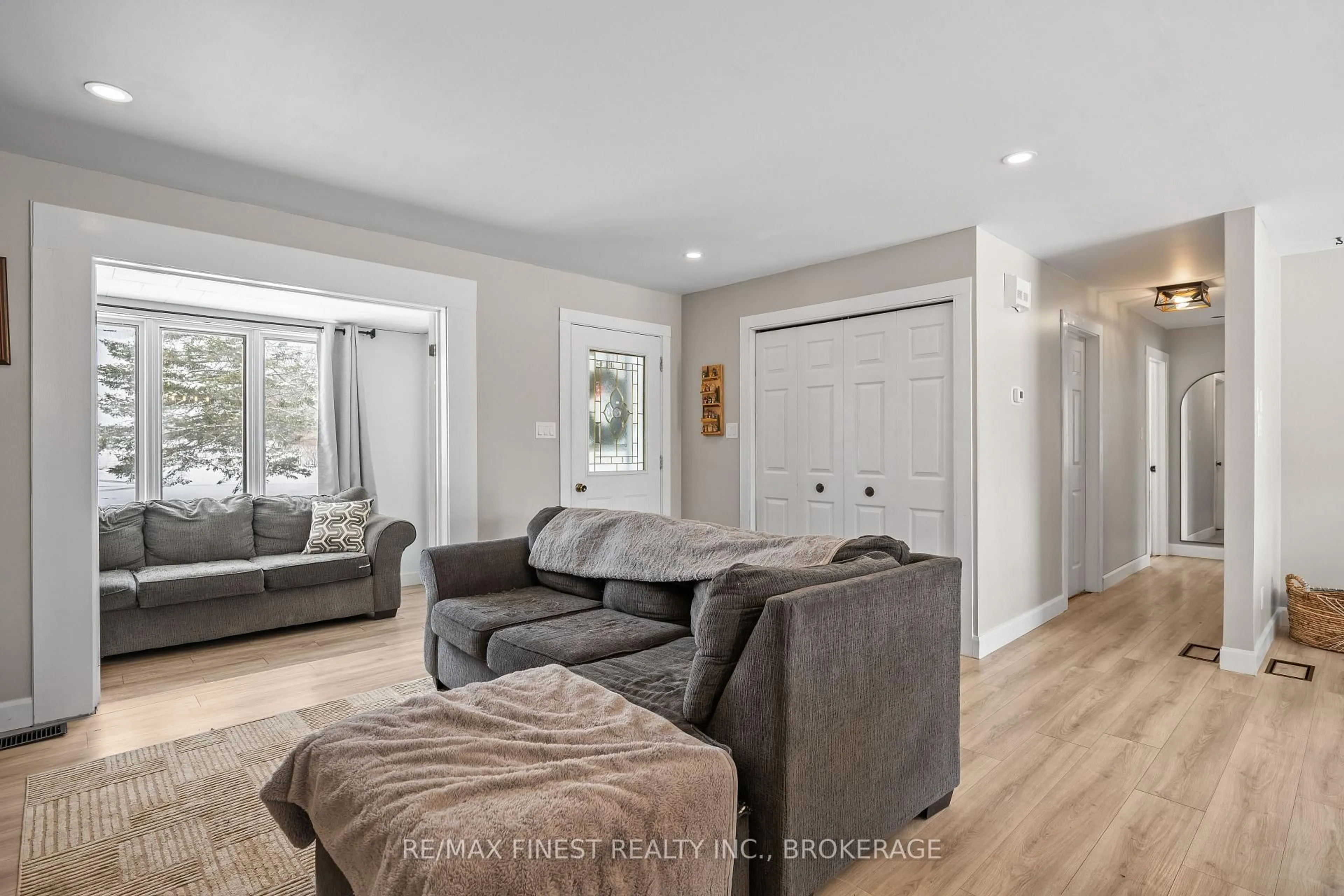 Living room with furniture, unknown for 118 Quabbin Rd, Leeds and the Thousand Islands Ontario K0E 1R0