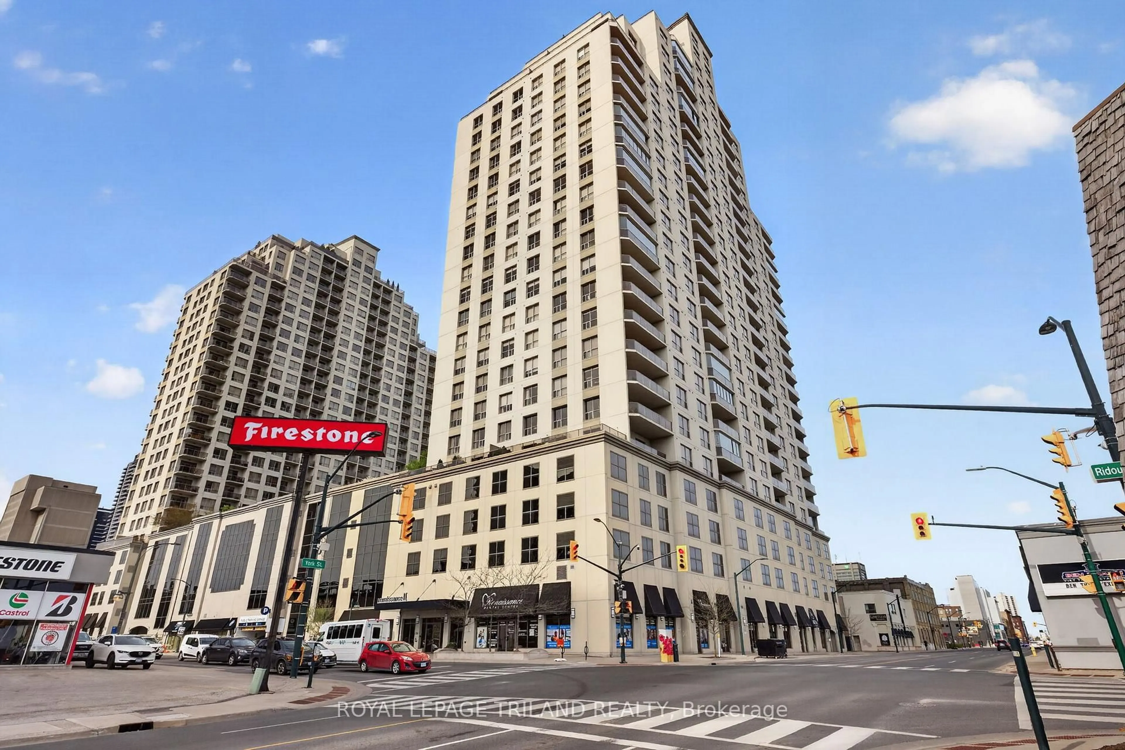 Unknown for 330 Ridout St #801, London East Ontario N6C 3Z3