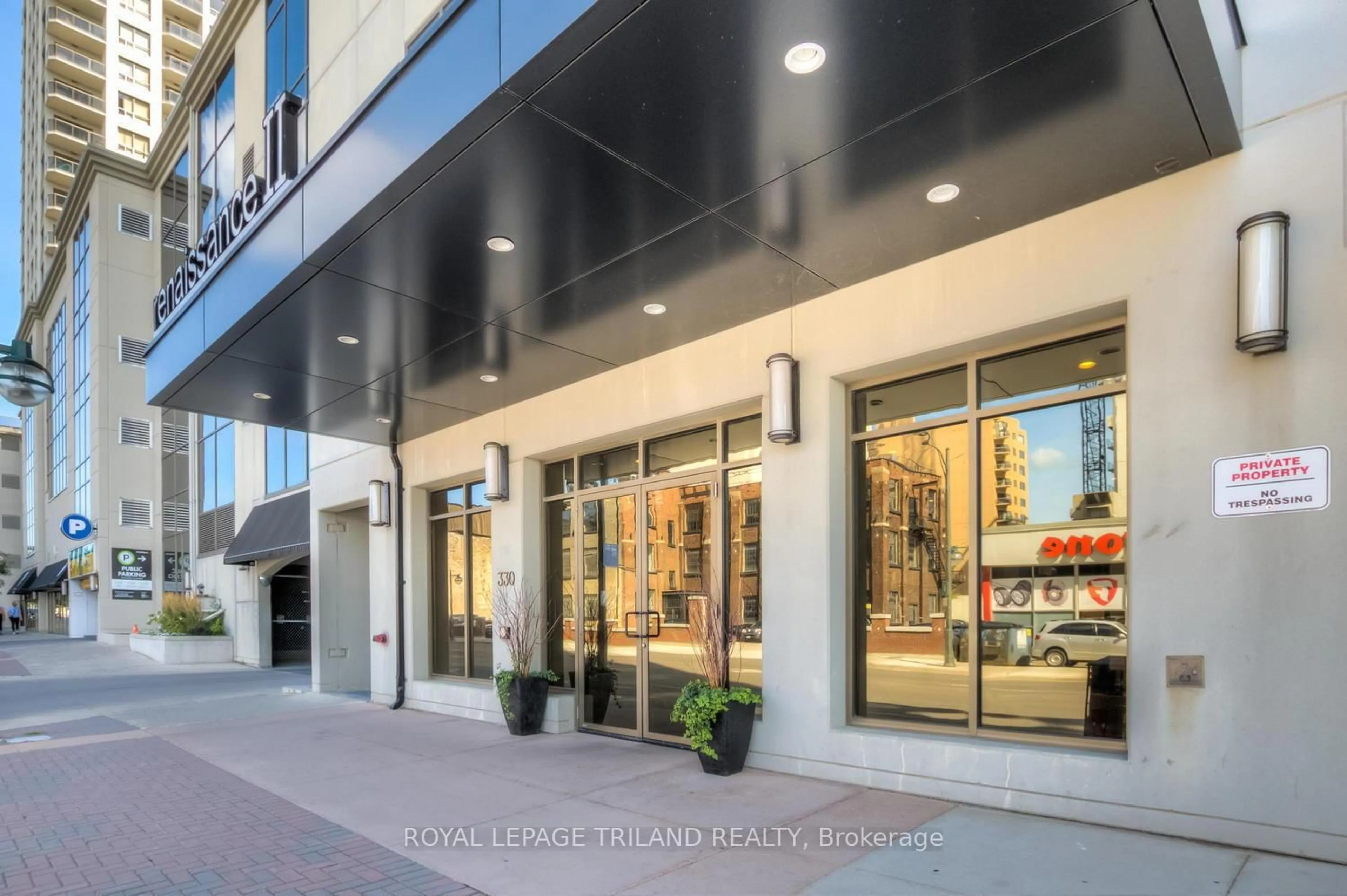 Indoor foyer for 330 Ridout St #801, London East Ontario N6C 3Z3