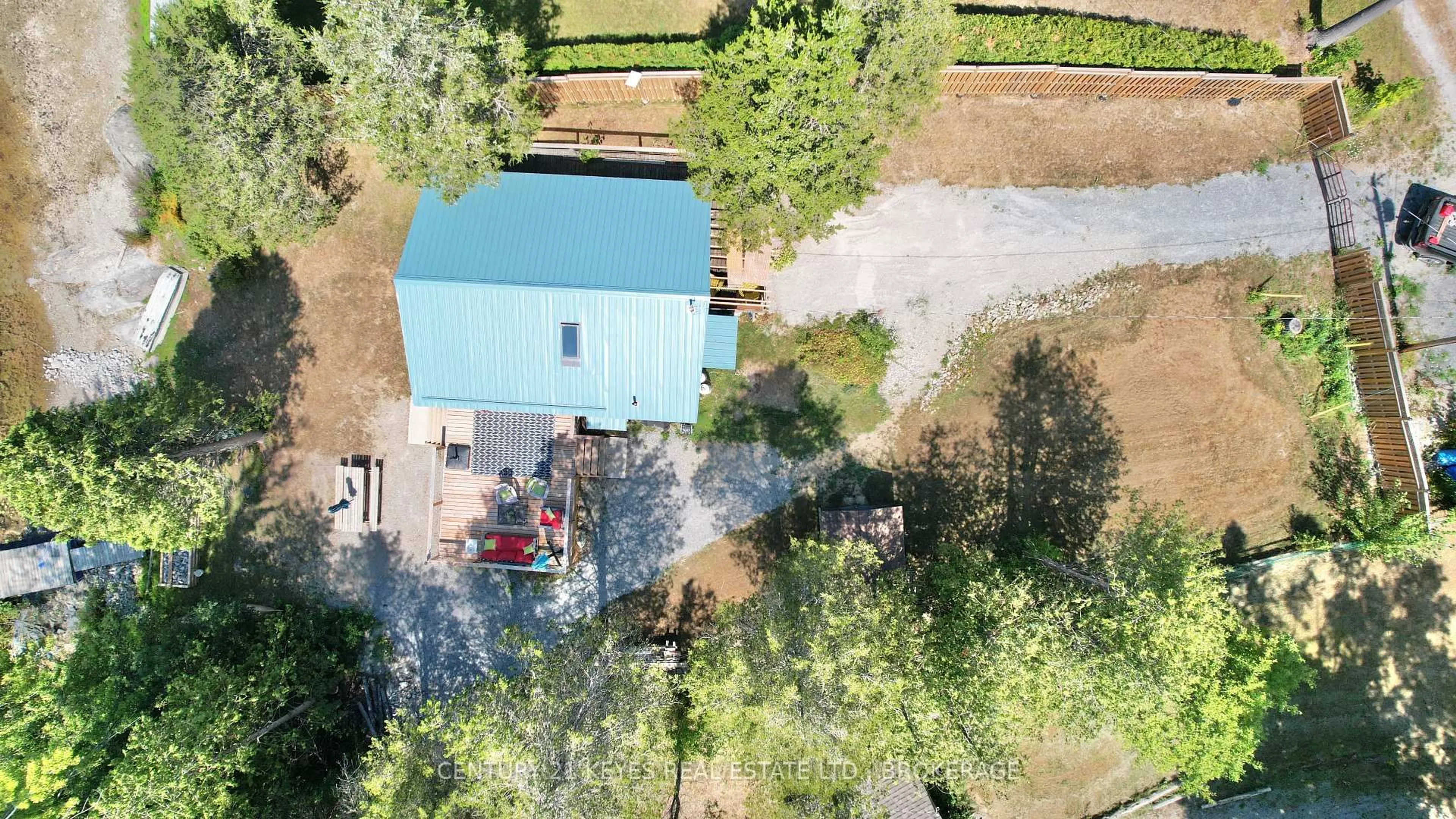 A pic from outside/outdoor area/front of a property/back of a property/a pic from drone, unknown for 910 Hummingbird Lane, Leeds and the Thousand Islands Ontario K0E 1L0