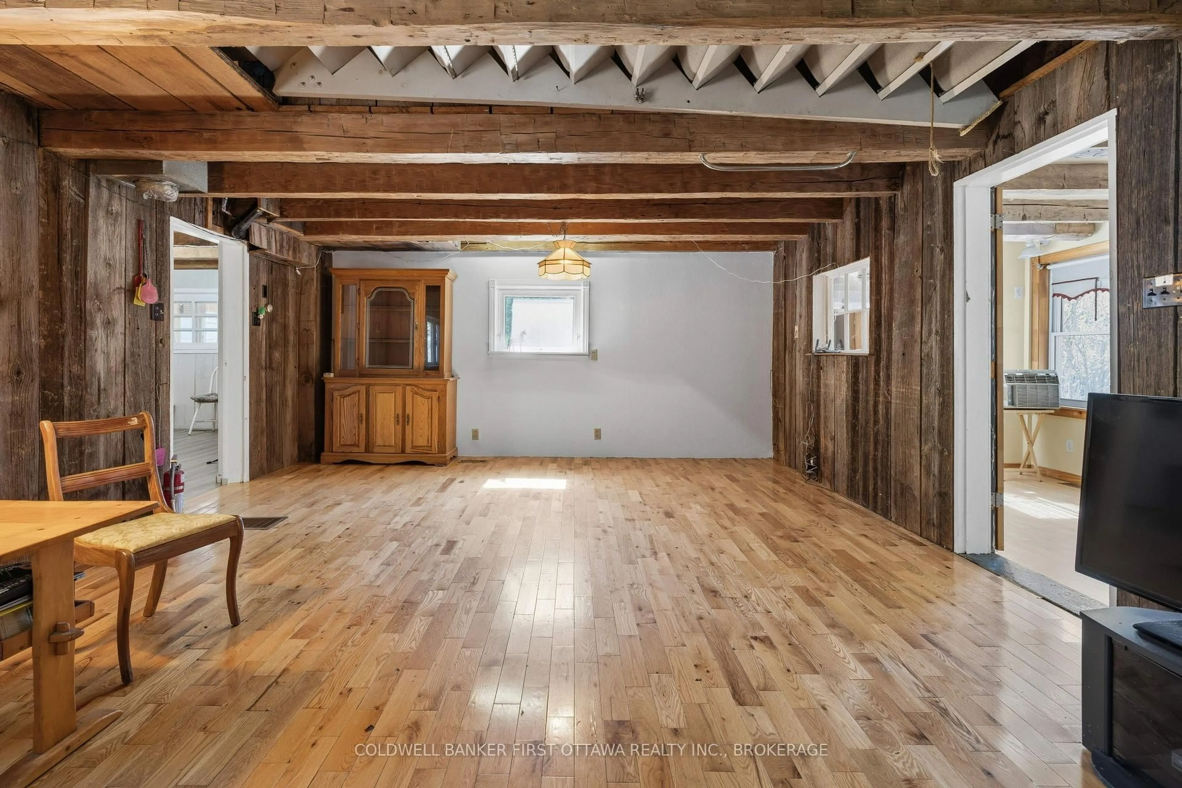 Indoor foyer for 411 County Rd 7, Elizabethtown-Kitley Ontario K0G 1G0